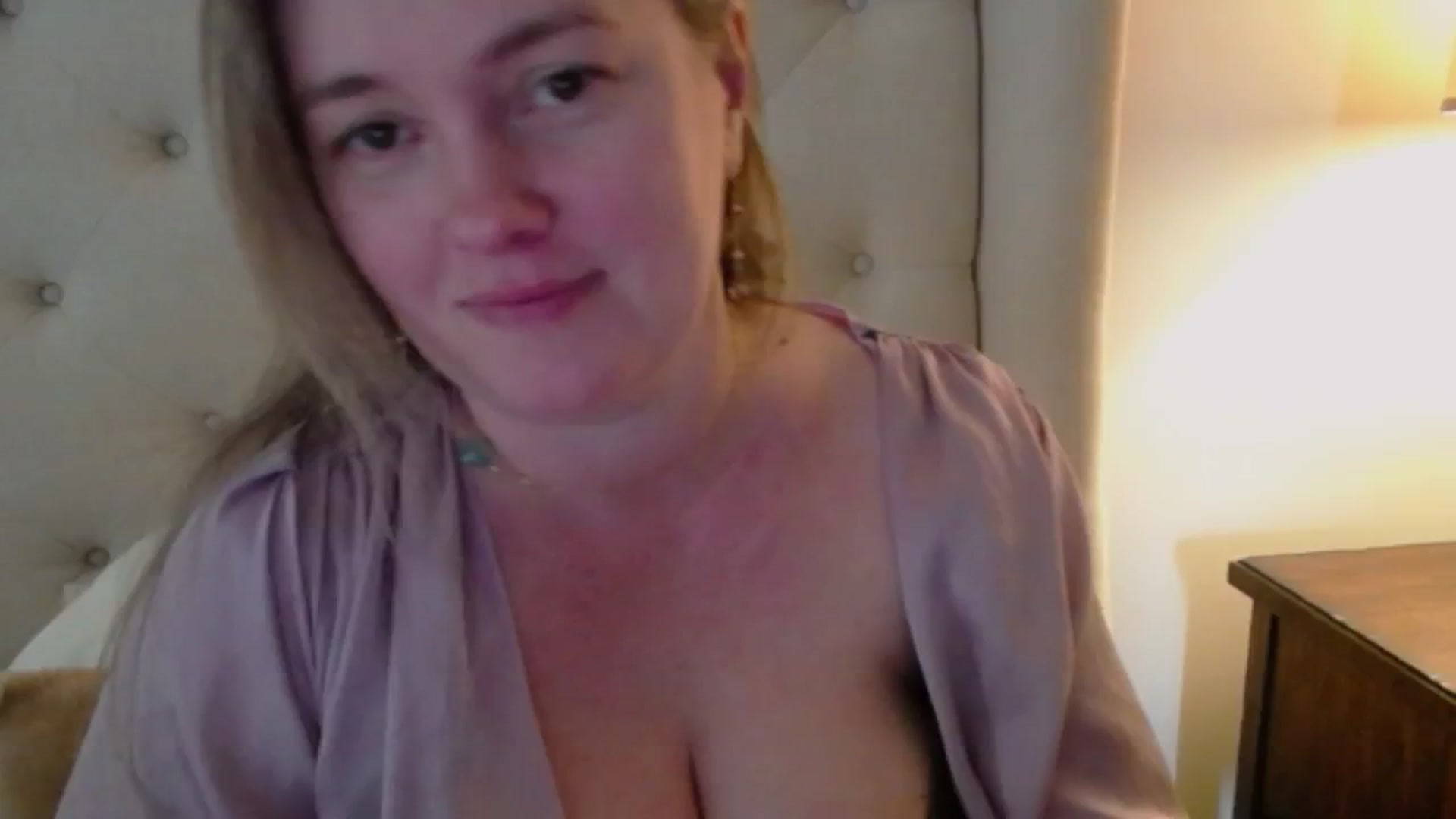 Gallery image thumbnail from J0llye's myfreecams stream on, 04/22/2024, 19:14 image 15 of 20