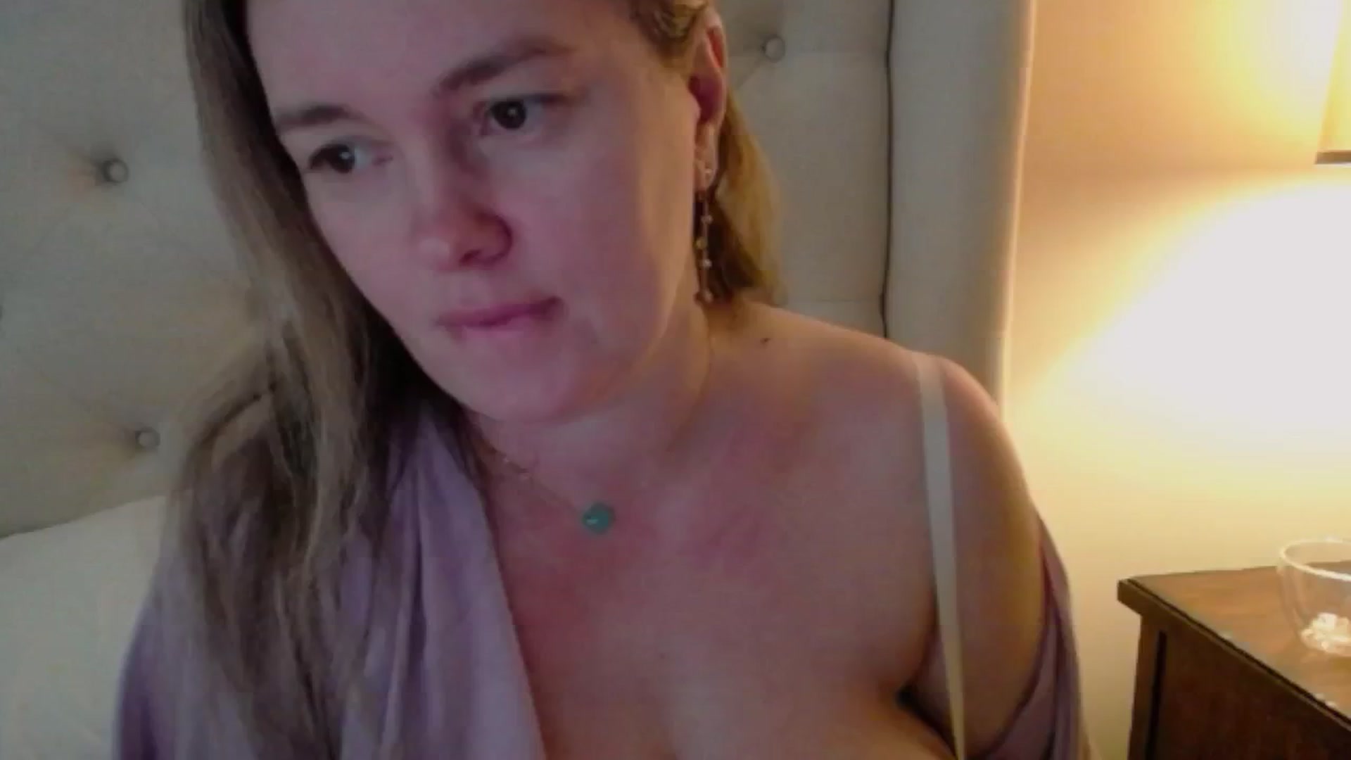 Gallery image thumbnail from J0llye's myfreecams stream on, 04/23/2024, 16:32 image 11 of 20
