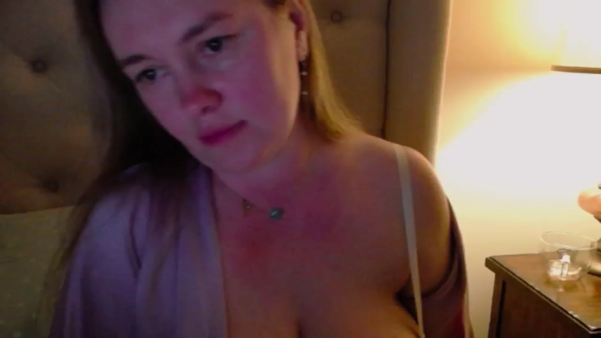 Gallery image thumbnail from J0llye's myfreecams stream on, 04/28/2024, 03:32 image 1 of 20