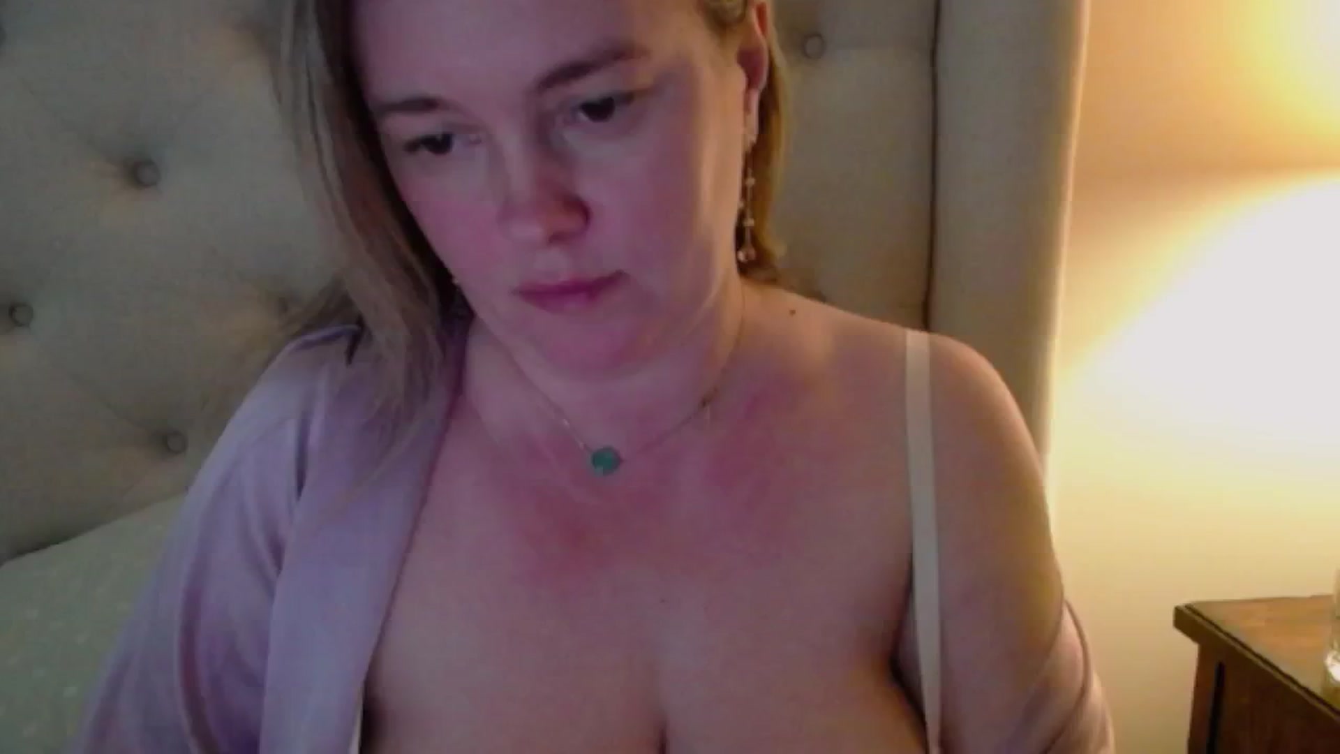 Gallery image thumbnail from J0llye's myfreecams stream on, 05/03/2024, 15:50 image 13 of 20