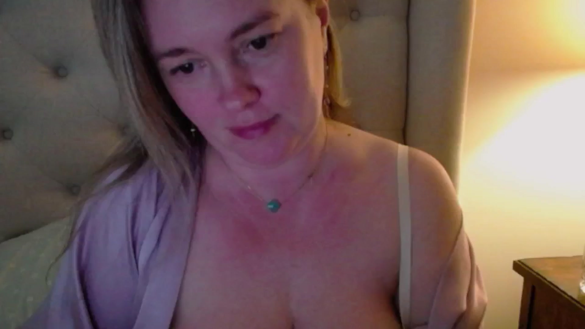 Gallery image thumbnail from J0llye's myfreecams stream on, 05/03/2024, 15:50 image 7 of 20