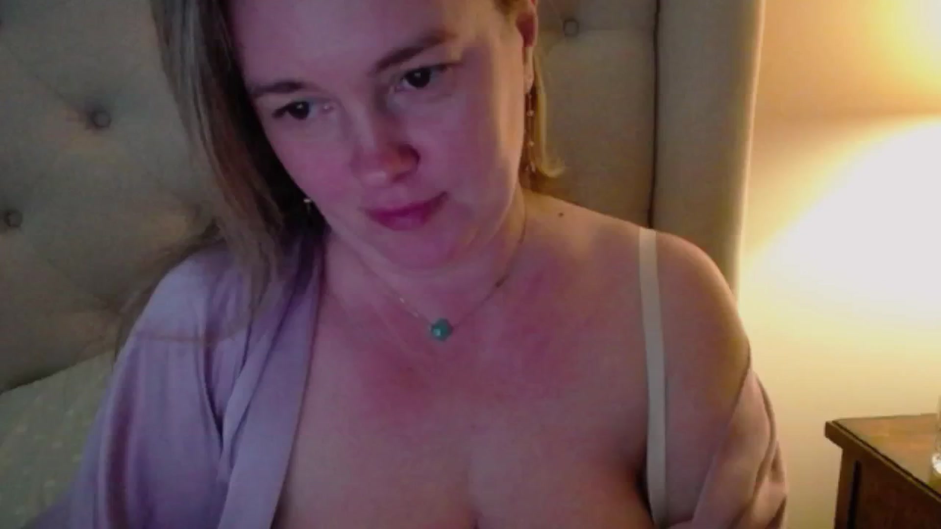 Gallery image thumbnail from J0llye's myfreecams stream on, 05/03/2024, 15:50 image 6 of 20