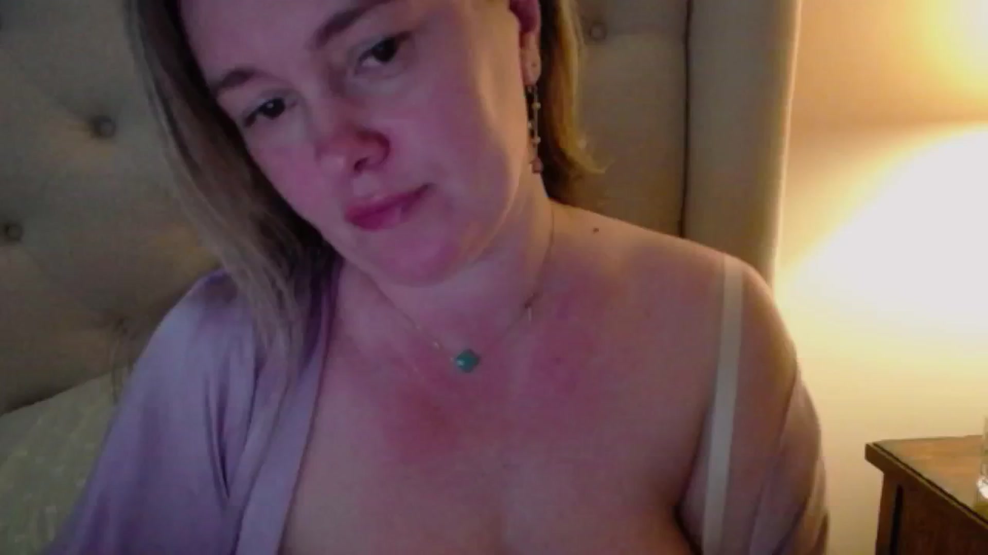 Gallery image thumbnail from J0llye's myfreecams stream on, 05/03/2024, 15:50 image 4 of 20