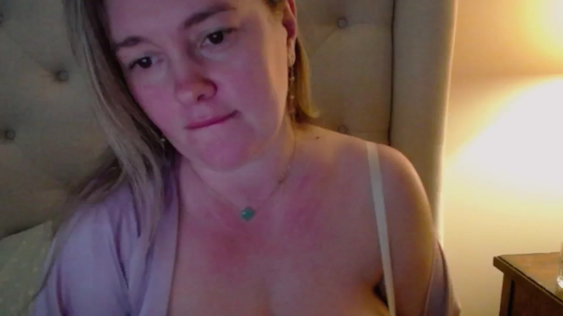 Gallery image thumbnail from J0llye's myfreecams stream on, 05/03/2024, 15:50 image 8 of 20