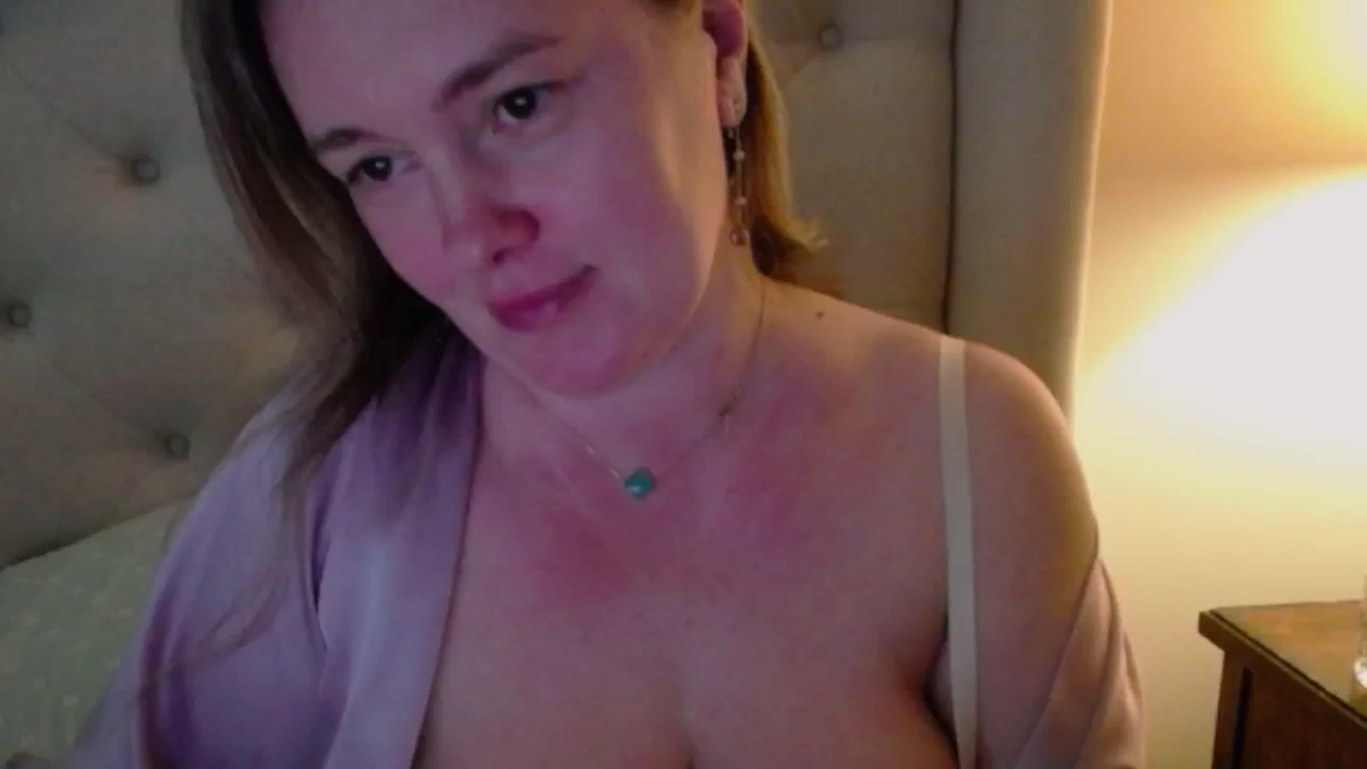 Gallery image thumbnail from J0llye's myfreecams stream on, 05/03/2024, 15:50 image 10 of 20