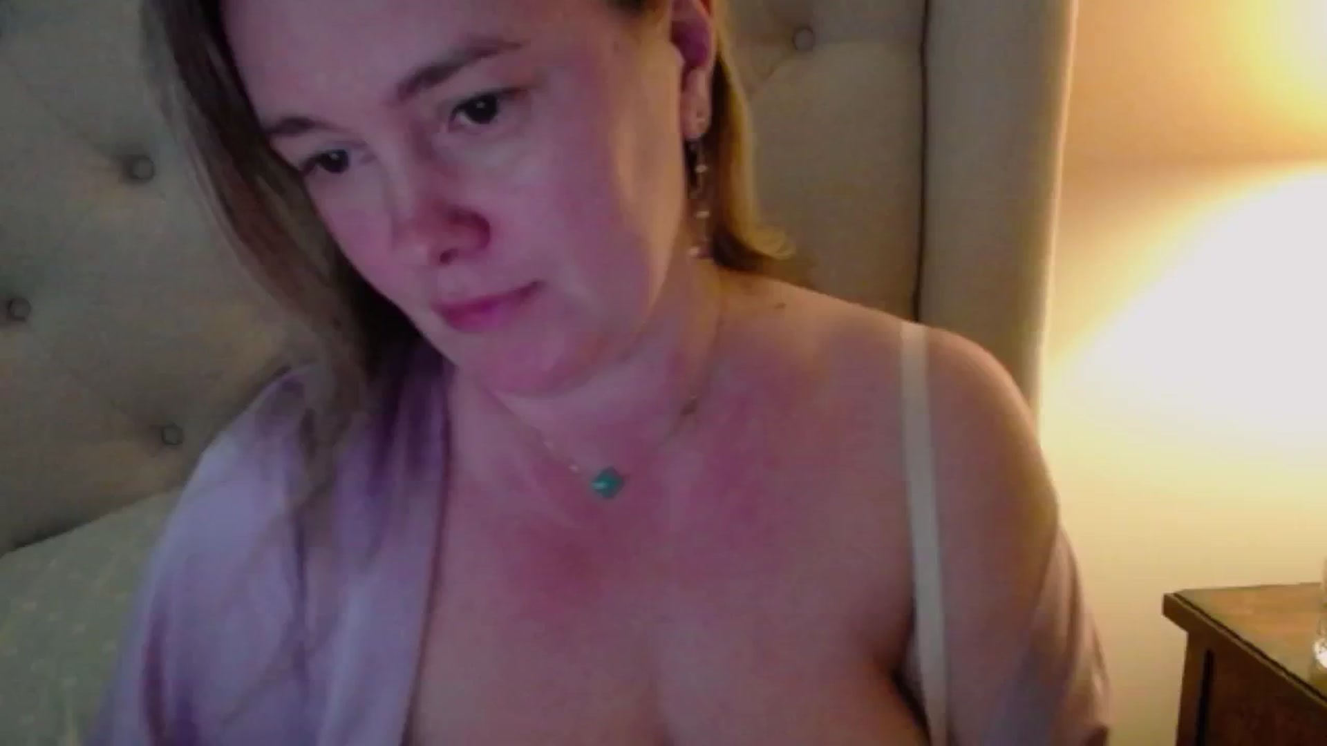 Gallery image thumbnail from J0llye's myfreecams stream on, 05/03/2024, 15:50 image 11 of 20