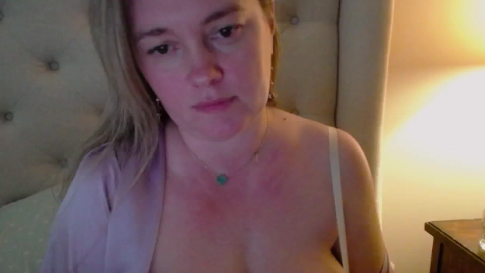 Gallery image thumbnail from J0llye's myfreecams stream on, 05/03/2024, 15:50 image 14 of 20