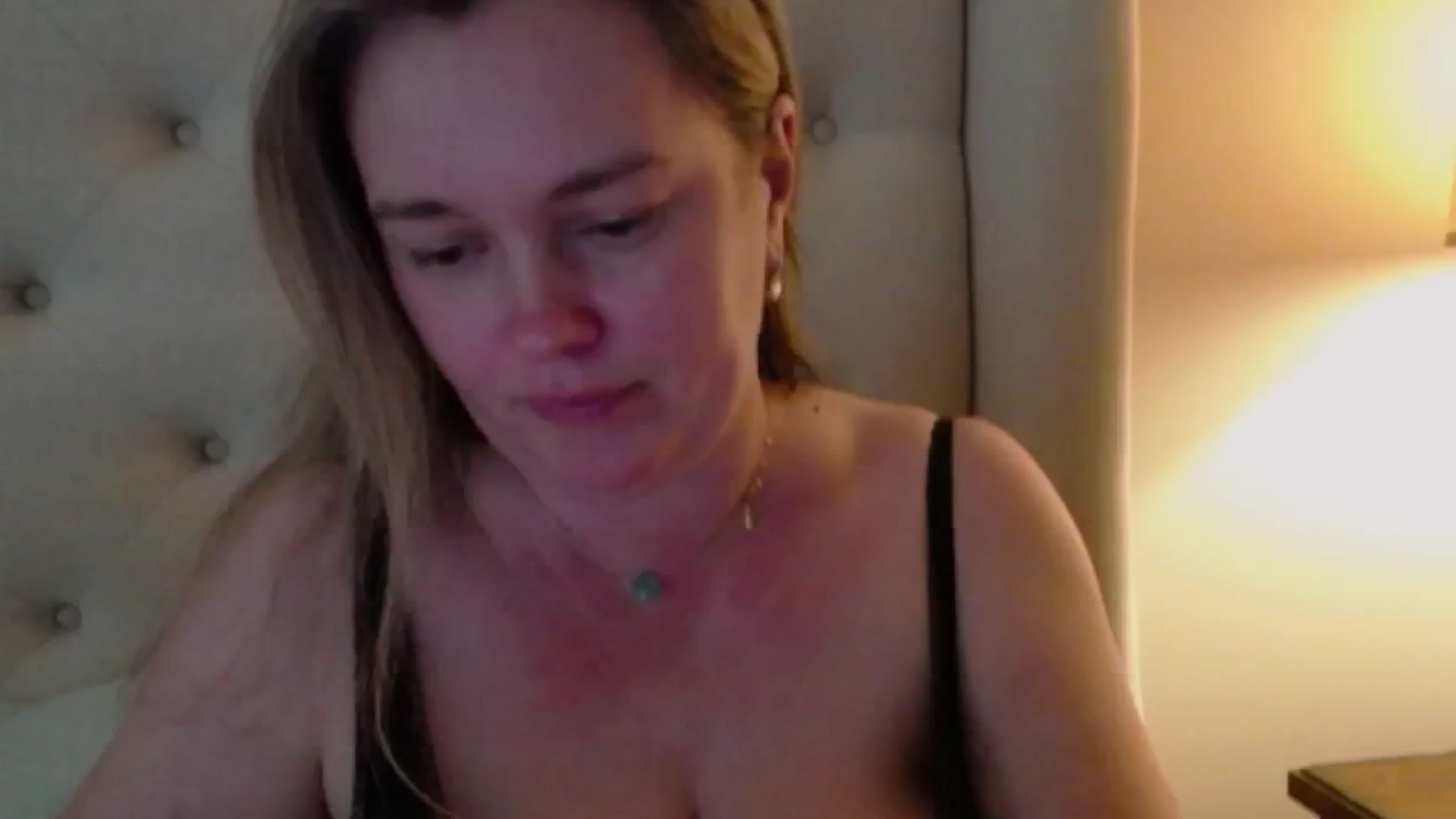 Gallery image thumbnail from J0llye's myfreecams stream on, 05/04/2024, 19:55 image 16 of 20