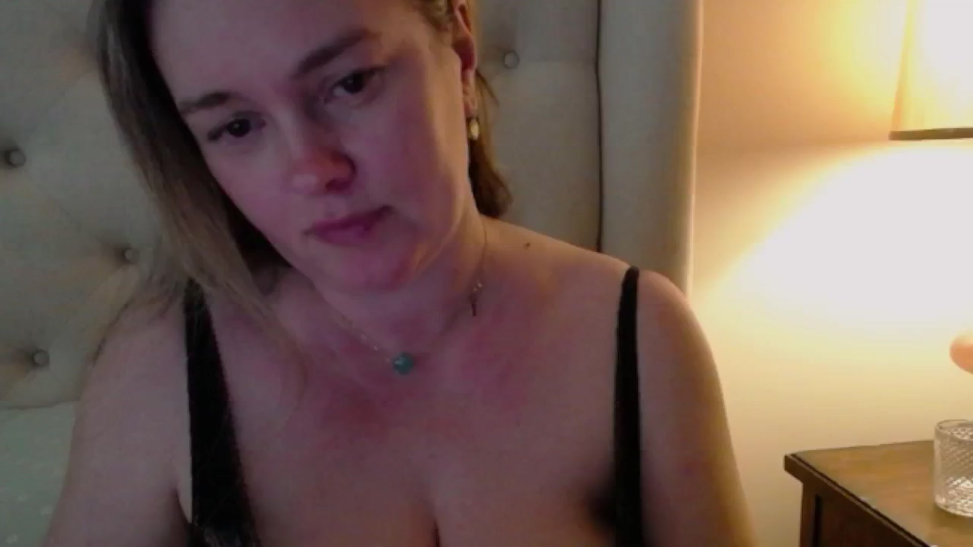 Gallery image thumbnail from J0llye's myfreecams stream on, 05/04/2024, 19:55 image 6 of 20