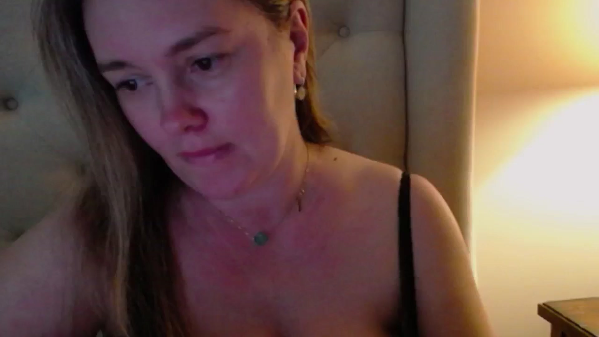 Gallery image thumbnail from J0llye's myfreecams stream on, 05/04/2024, 19:55 image 20 of 20