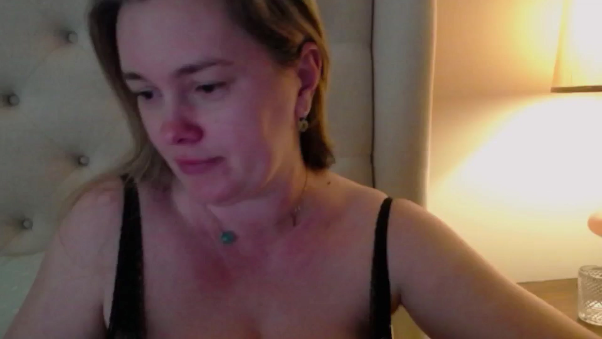 Gallery image thumbnail from J0llye's myfreecams stream on, 05/04/2024, 19:55 image 8 of 20