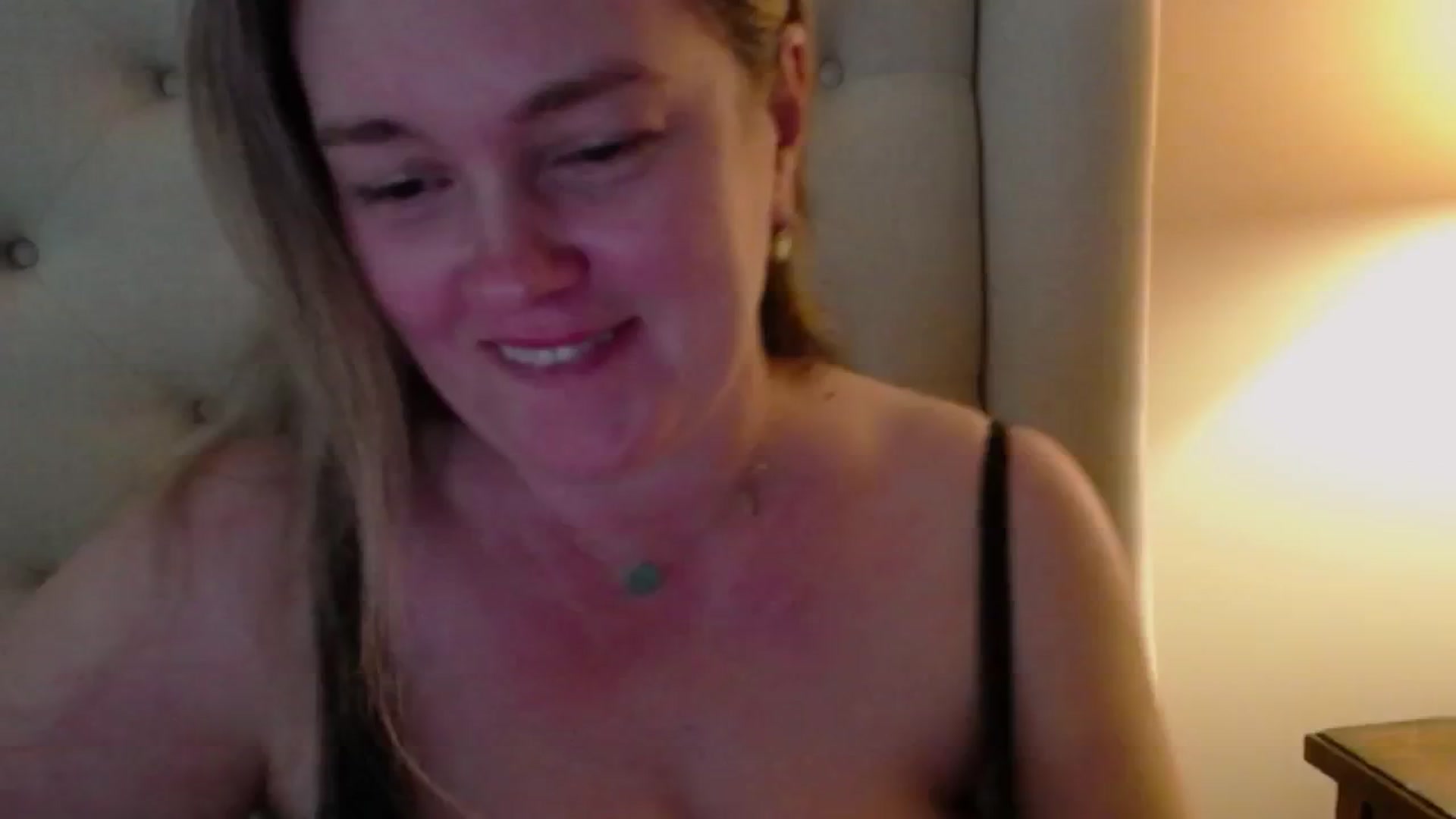 Gallery image thumbnail from J0llye's myfreecams stream on, 05/04/2024, 19:55 image 18 of 20