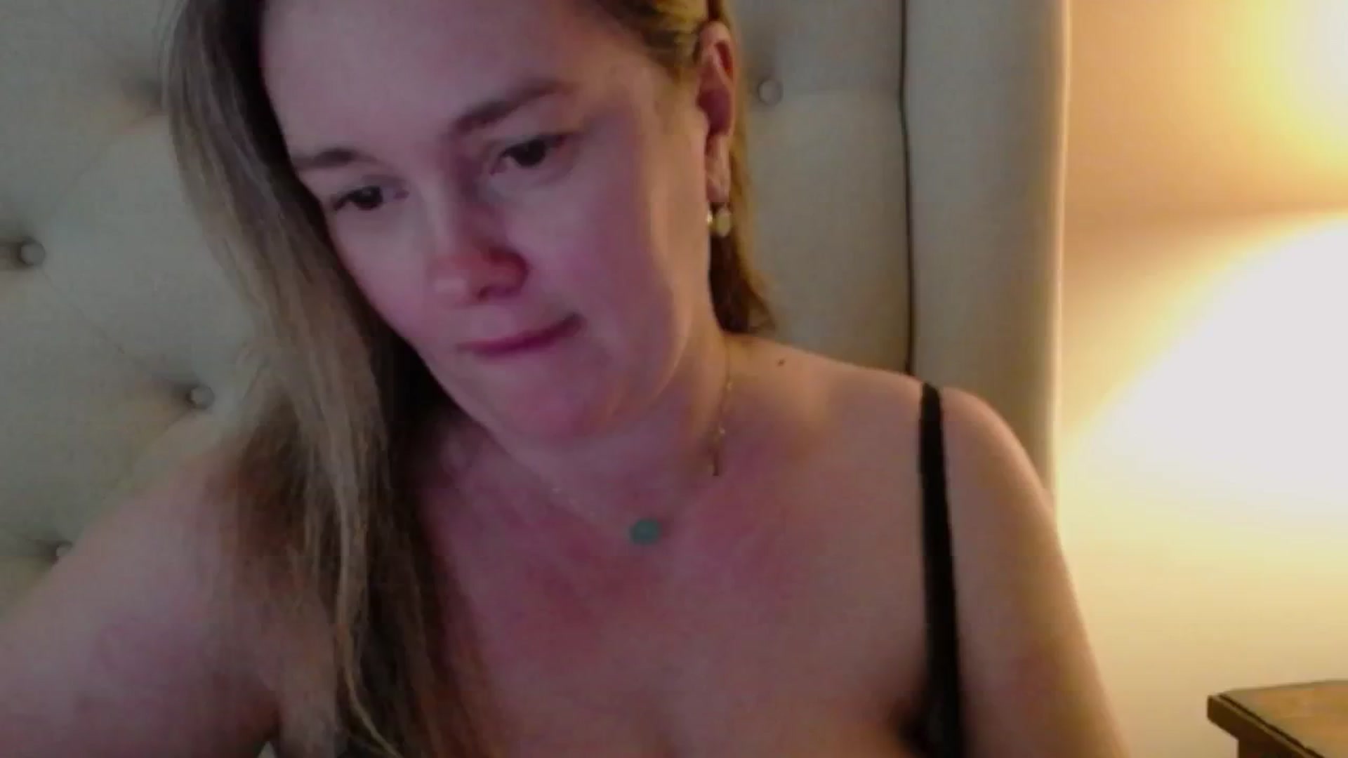 Gallery image thumbnail from J0llye's myfreecams stream on, 05/04/2024, 19:55 image 19 of 20