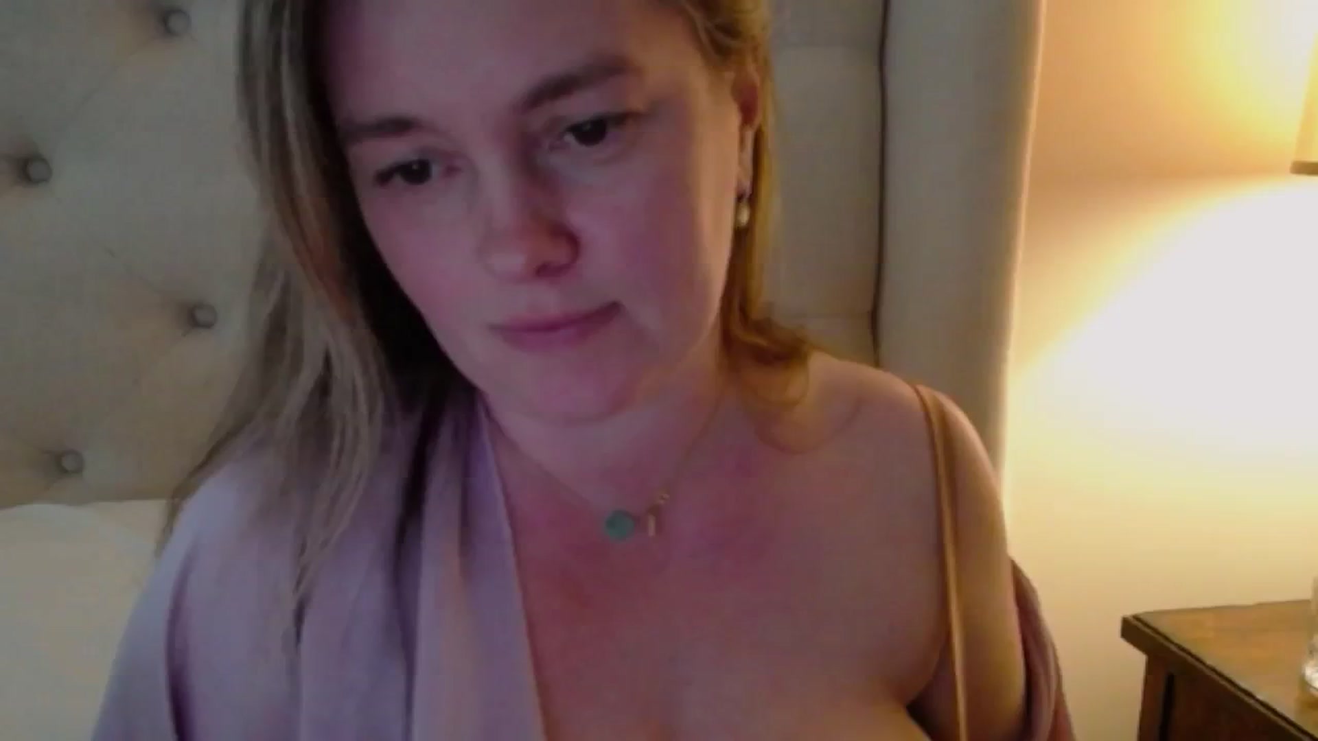 Gallery image thumbnail from J0llye's myfreecams stream on, 05/05/2024, 20:50 image 10 of 20