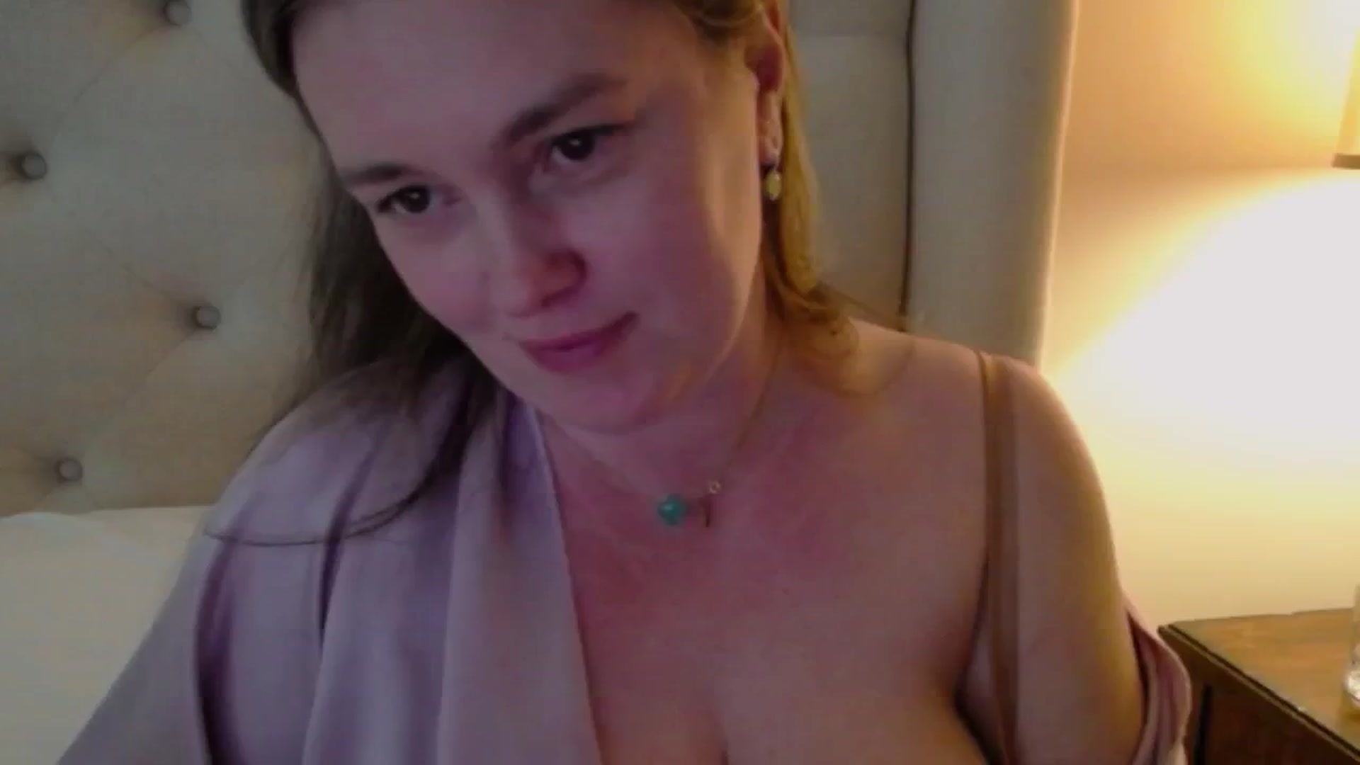 Gallery image thumbnail from J0llye's myfreecams stream on, 05/05/2024, 20:50 image 1 of 20