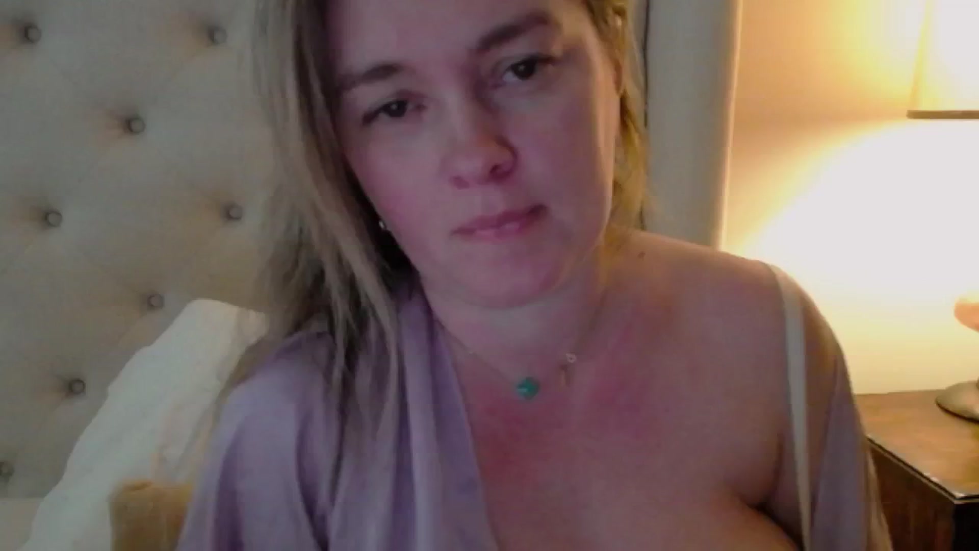 Gallery image thumbnail from J0llye's myfreecams stream on, 05/06/2024, 19:17 image 10 of 20