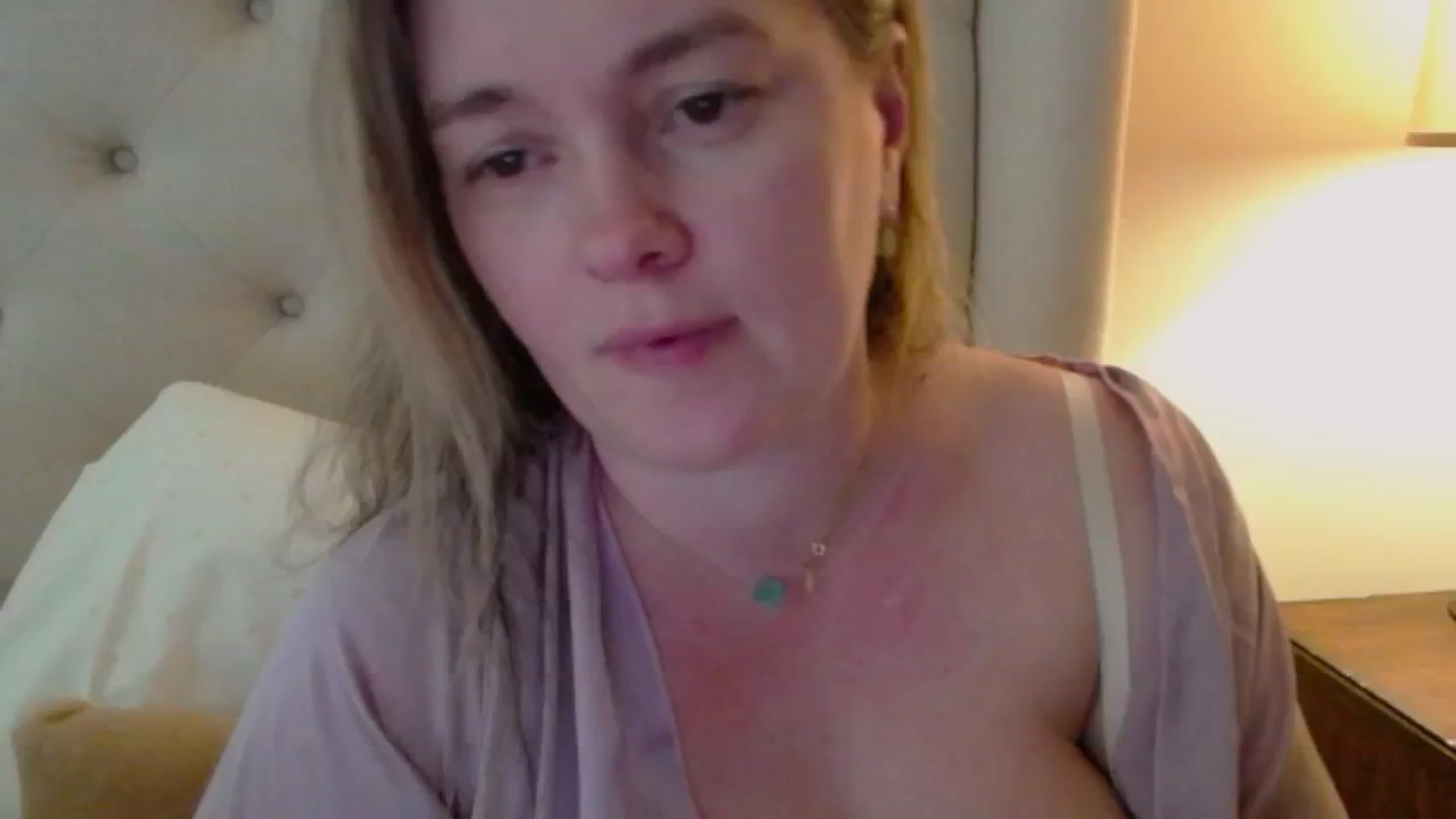 Gallery image thumbnail from J0llye's myfreecams stream on, 05/06/2024, 19:17 image 17 of 20