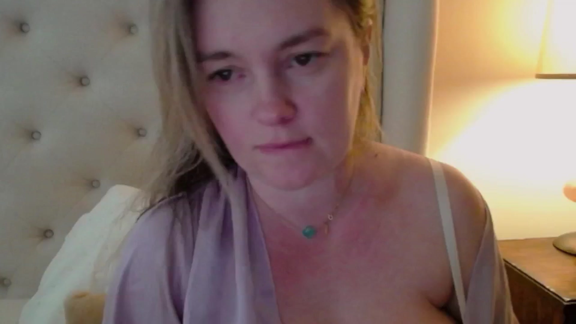 Gallery image thumbnail from J0llye's myfreecams stream on, 05/06/2024, 19:17 image 6 of 20