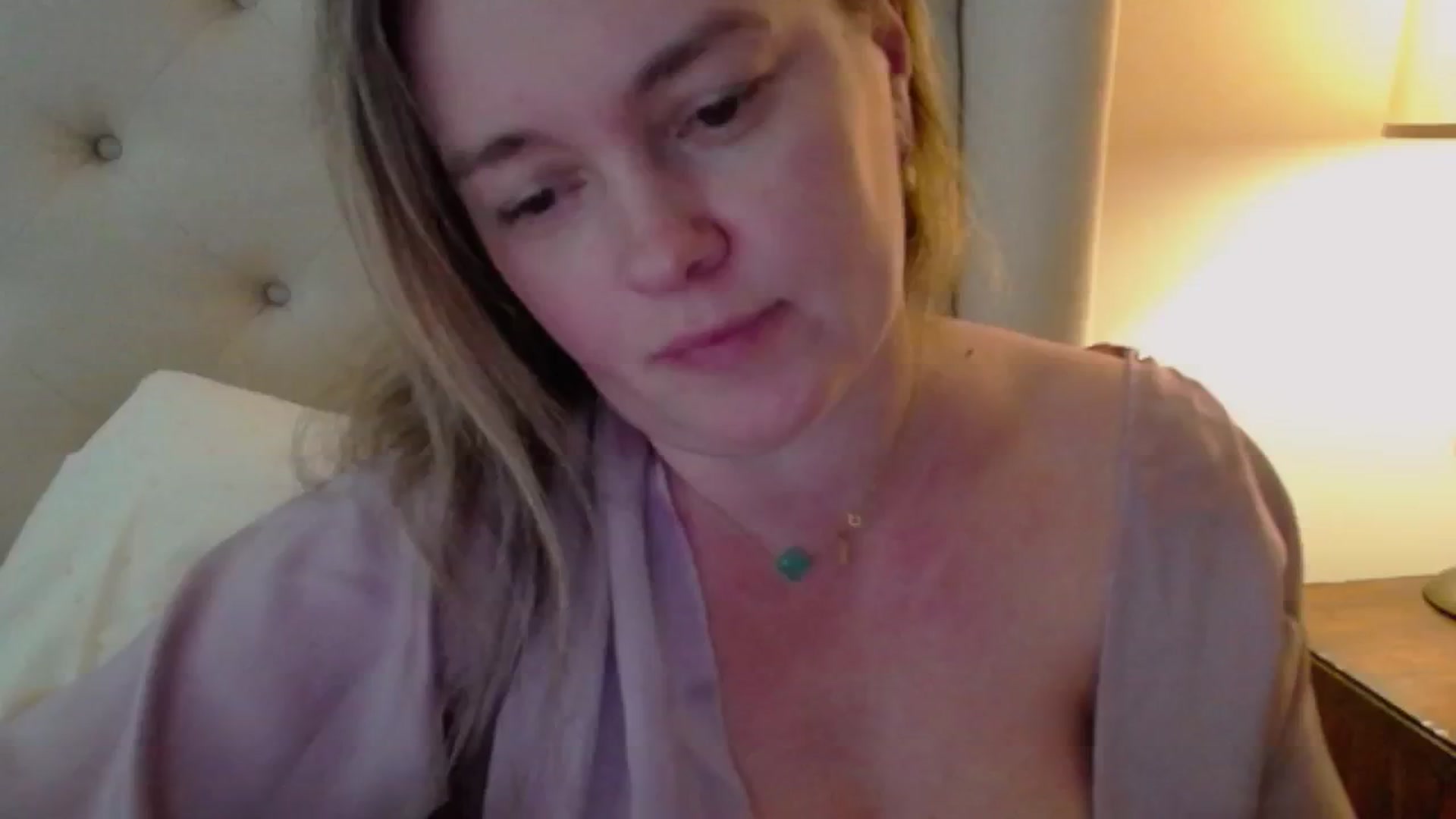 Gallery image thumbnail from J0llye's myfreecams stream on, 05/06/2024, 19:17 image 12 of 20