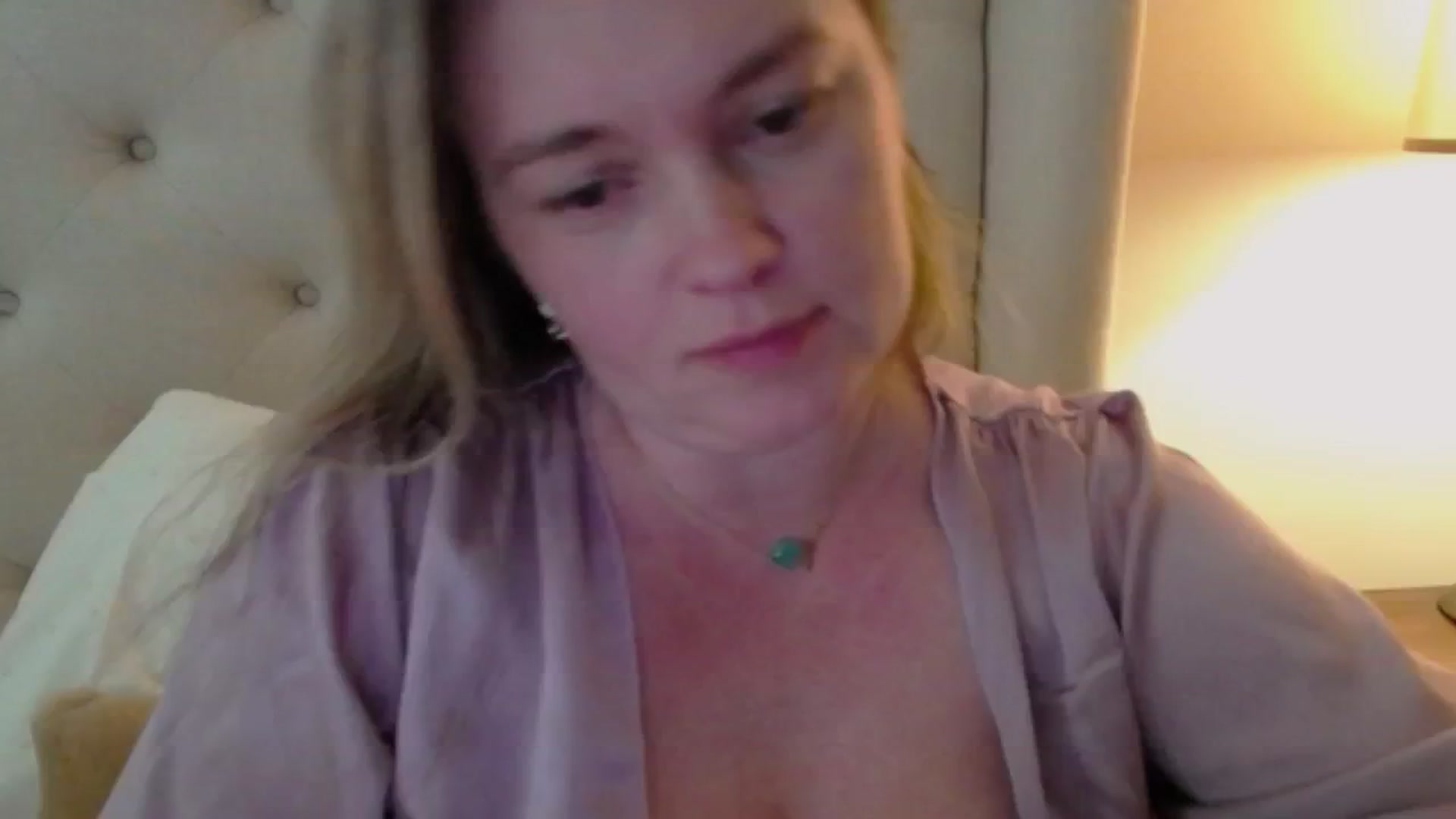 Gallery image thumbnail from J0llye's myfreecams stream on, 05/06/2024, 19:17 image 19 of 20