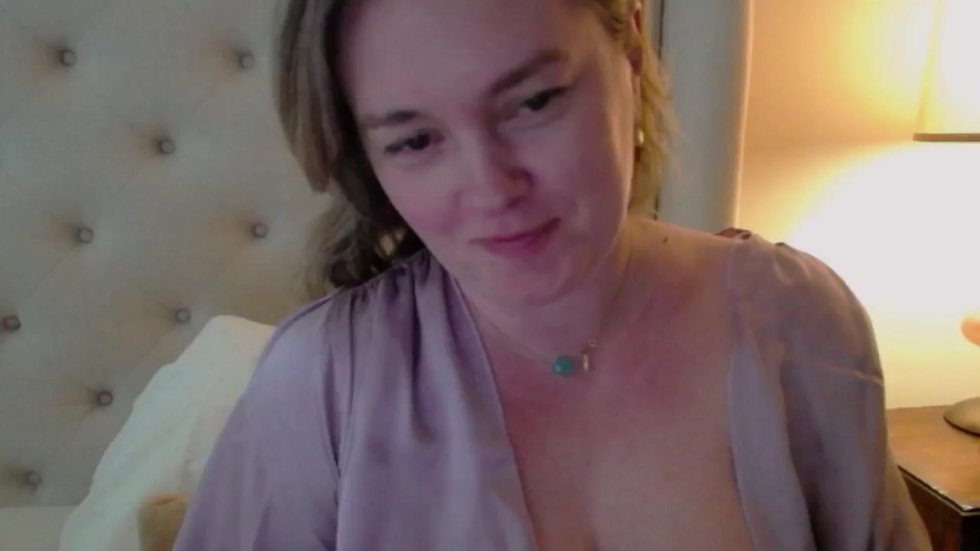 Gallery image thumbnail from J0llye's myfreecams stream on, 05/06/2024, 19:17 image 1 of 20