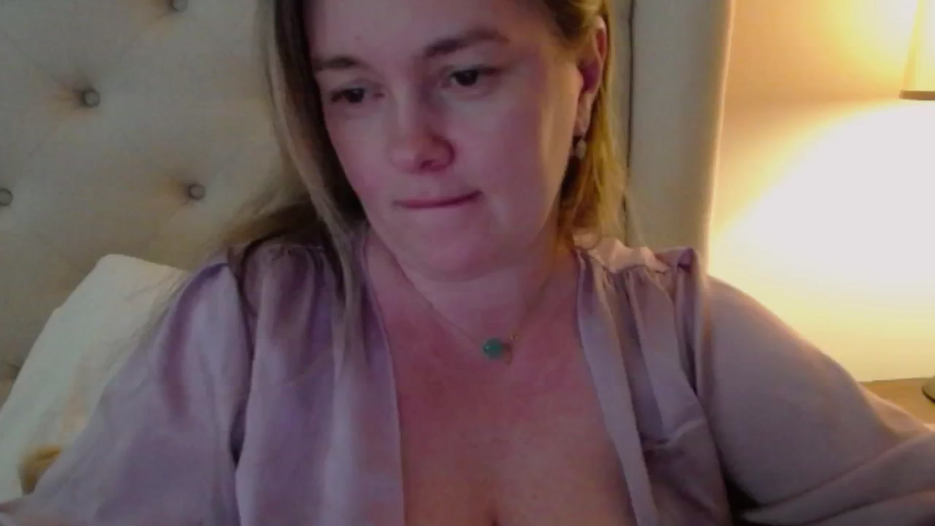 Gallery image thumbnail from J0llye's myfreecams stream on, 05/06/2024, 19:17 image 20 of 20