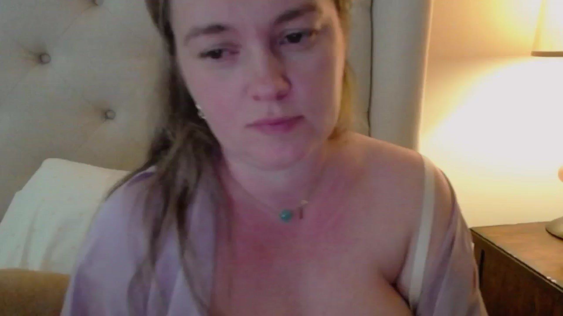 Gallery image thumbnail from J0llye's myfreecams stream on, 05/06/2024, 19:44 image 16 of 20