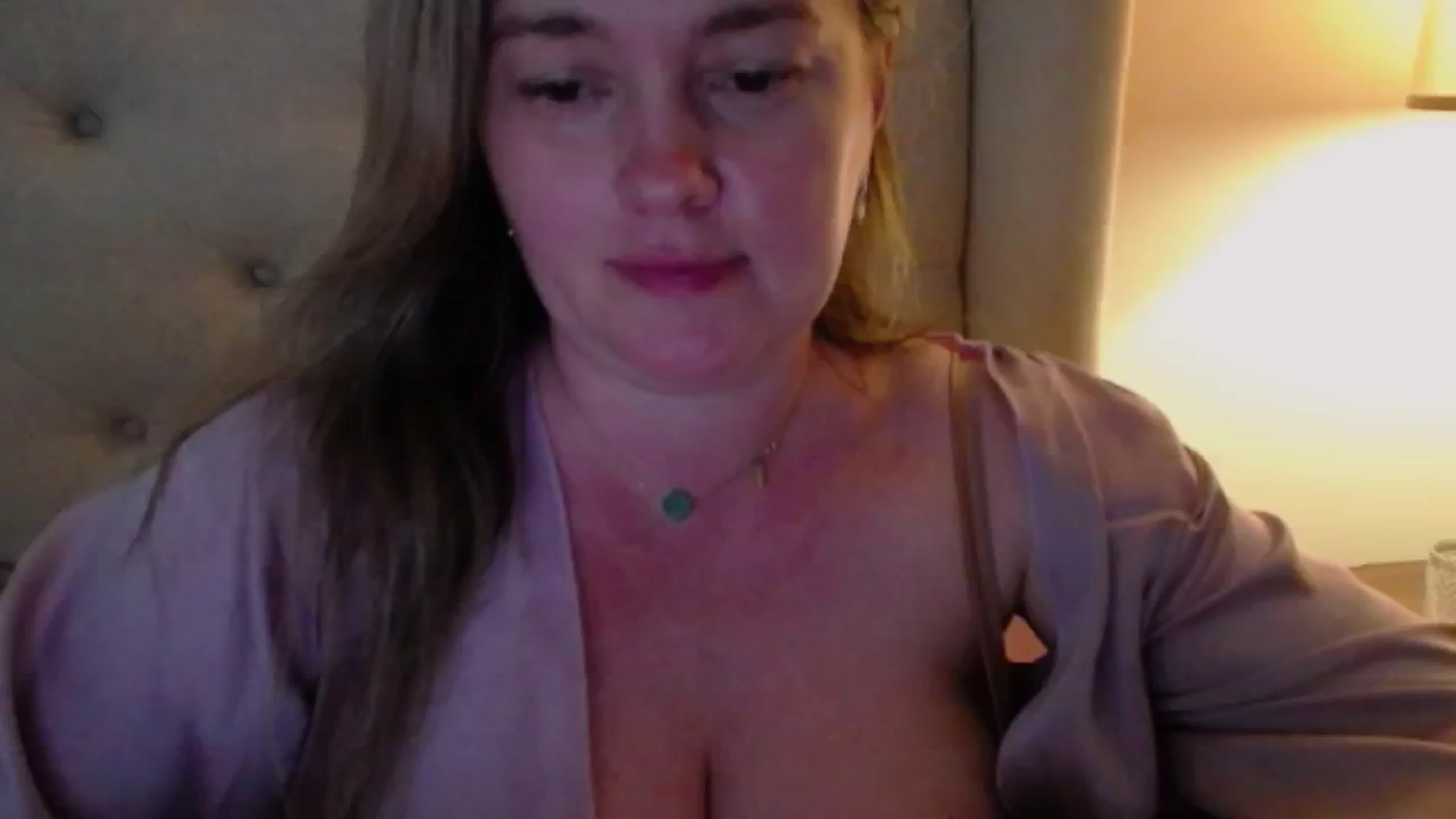 Gallery image thumbnail from J0llye's myfreecams stream on, 05/07/2024, 19:33 image 13 of 20