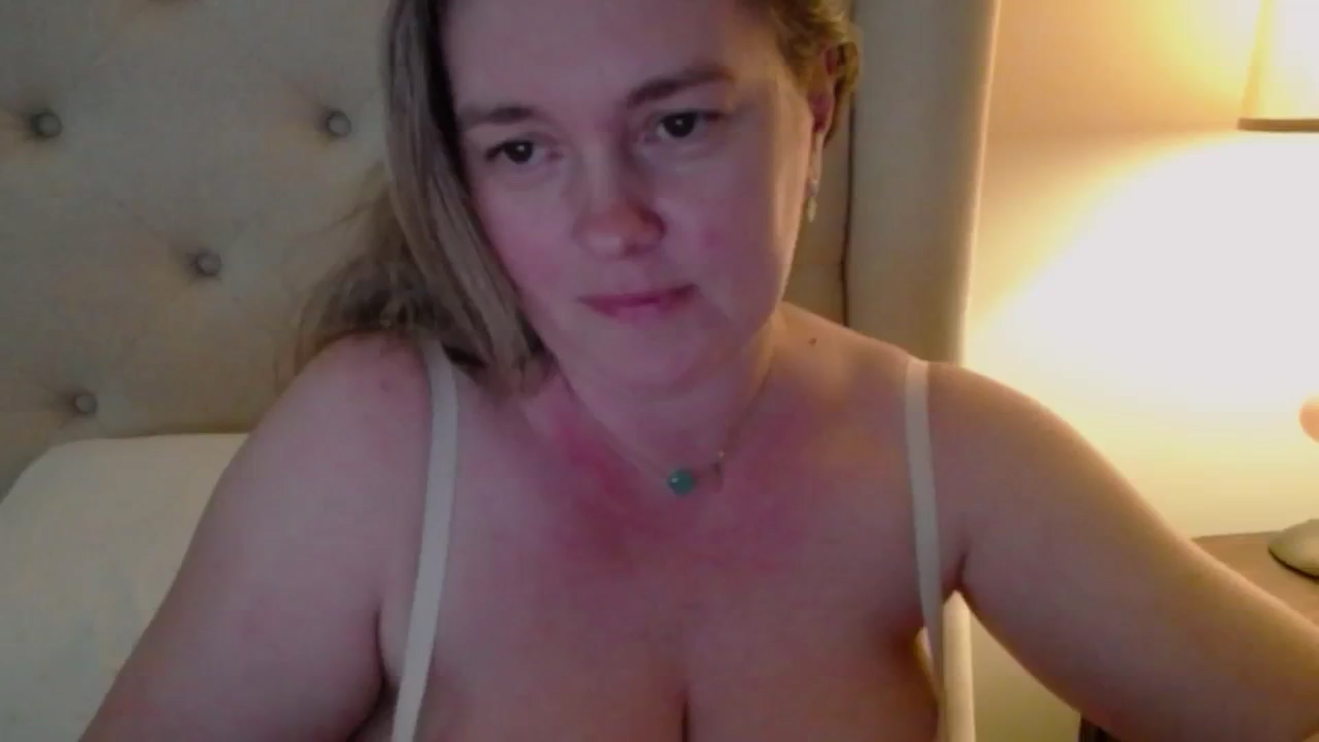 Gallery image thumbnail from J0llye's myfreecams stream on, 05/08/2024, 19:58 image 11 of 20