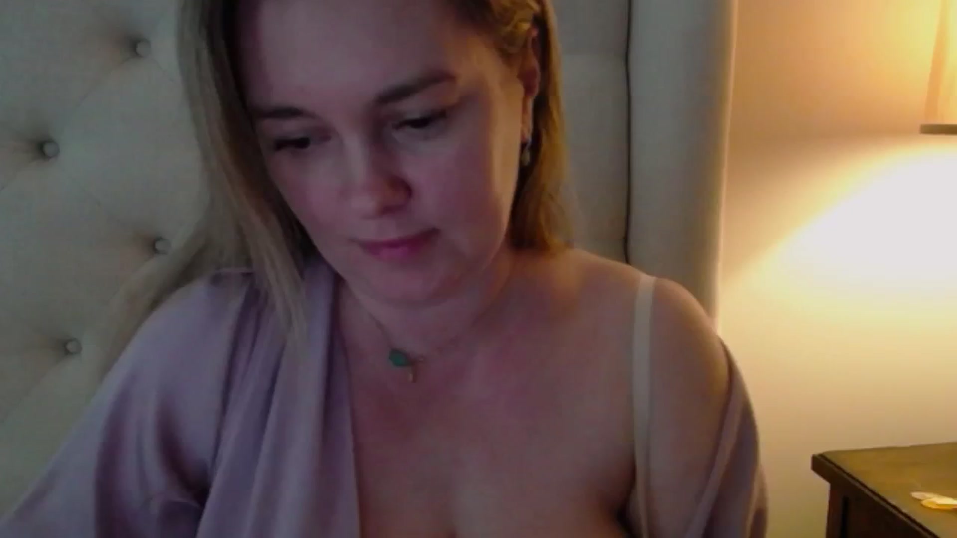 Gallery image thumbnail from J0llye's myfreecams stream on, 05/10/2024, 16:32 image 5 of 20