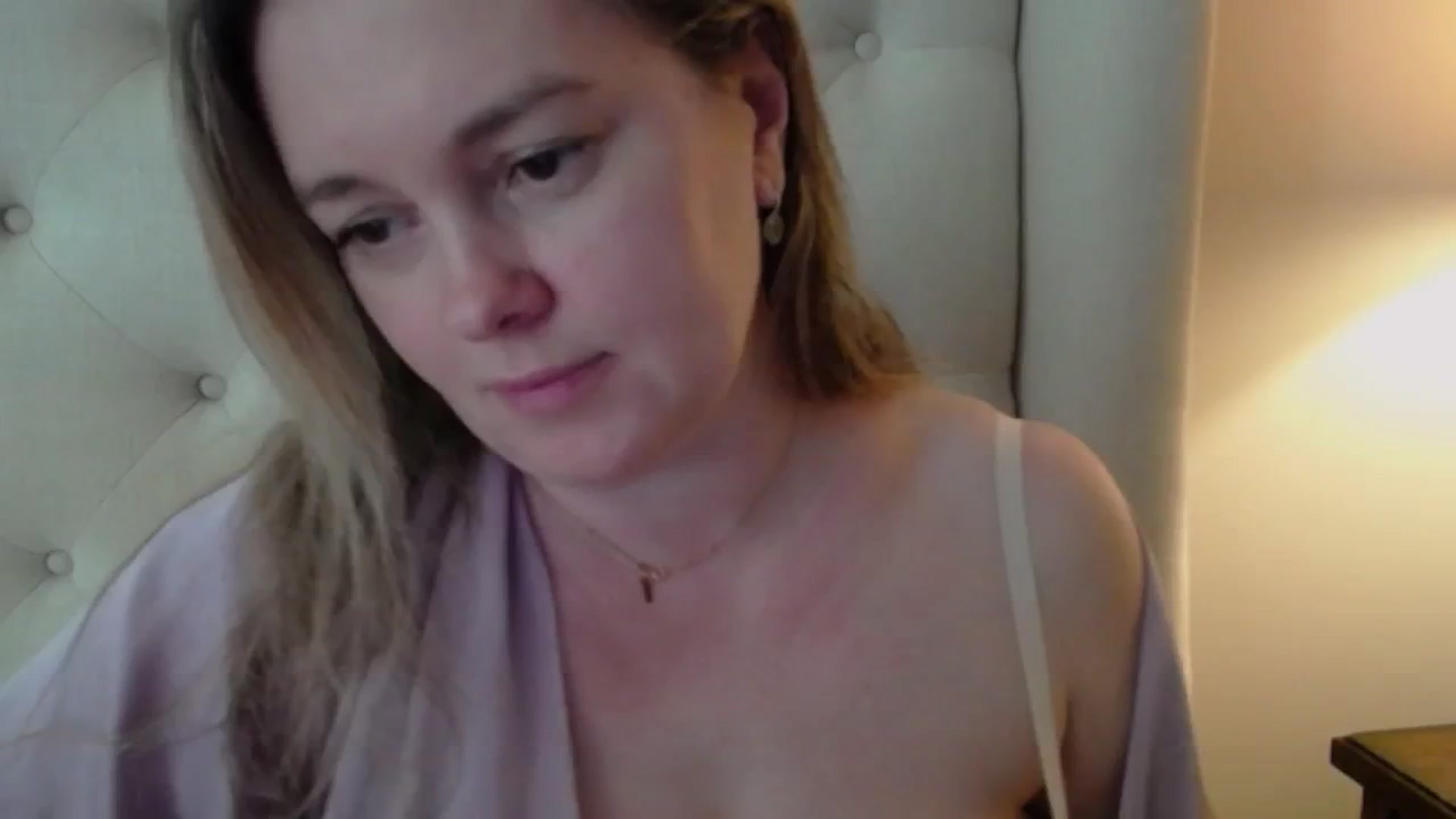 Gallery image thumbnail from J0llye's myfreecams stream on, 05/10/2024, 16:32 image 13 of 20