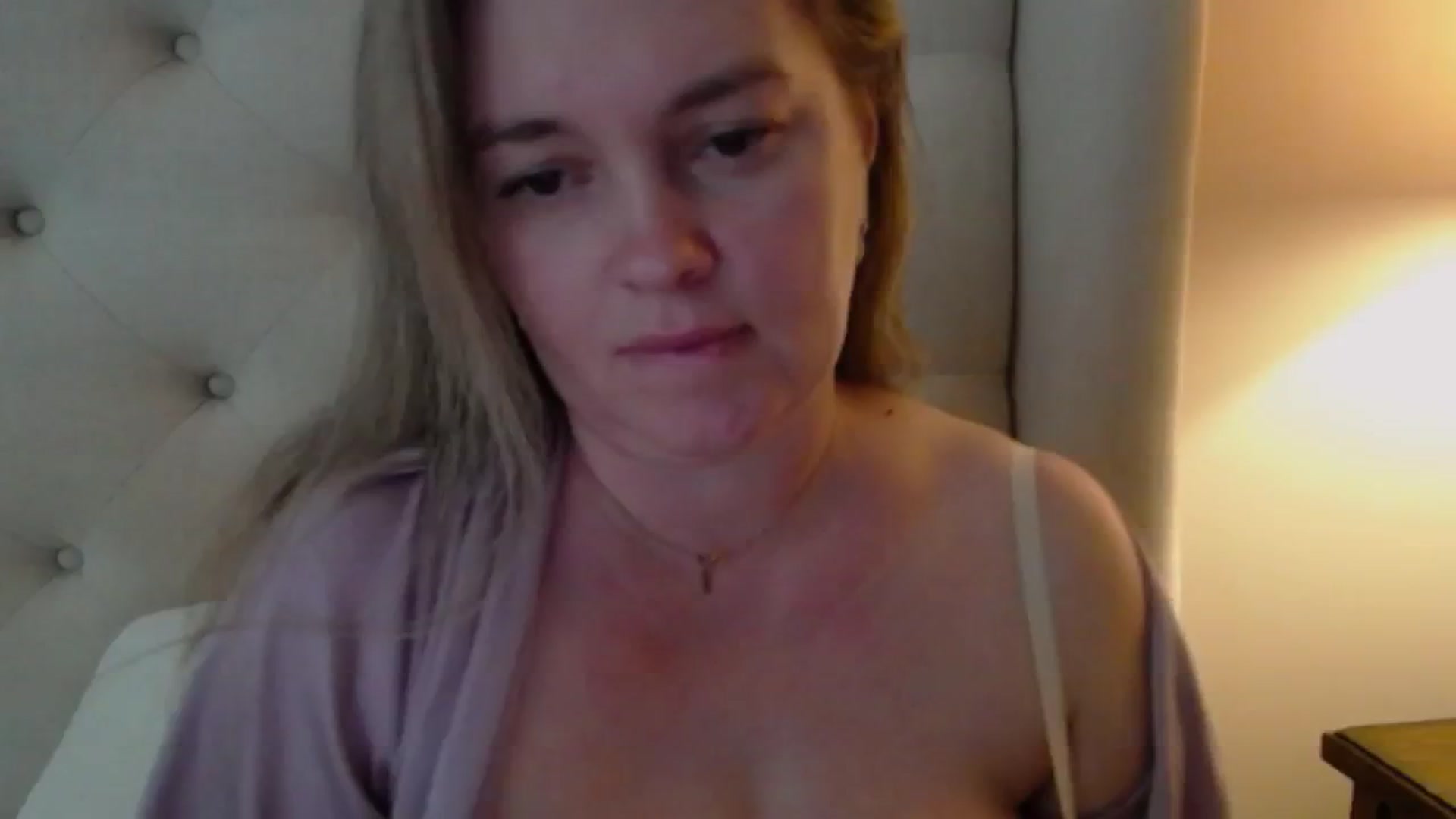 Gallery image thumbnail from J0llye's myfreecams stream on, 05/10/2024, 16:32 image 19 of 20