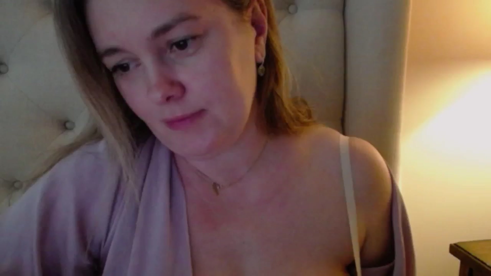 Gallery image thumbnail from J0llye's myfreecams stream on, 05/10/2024, 16:32 image 14 of 20