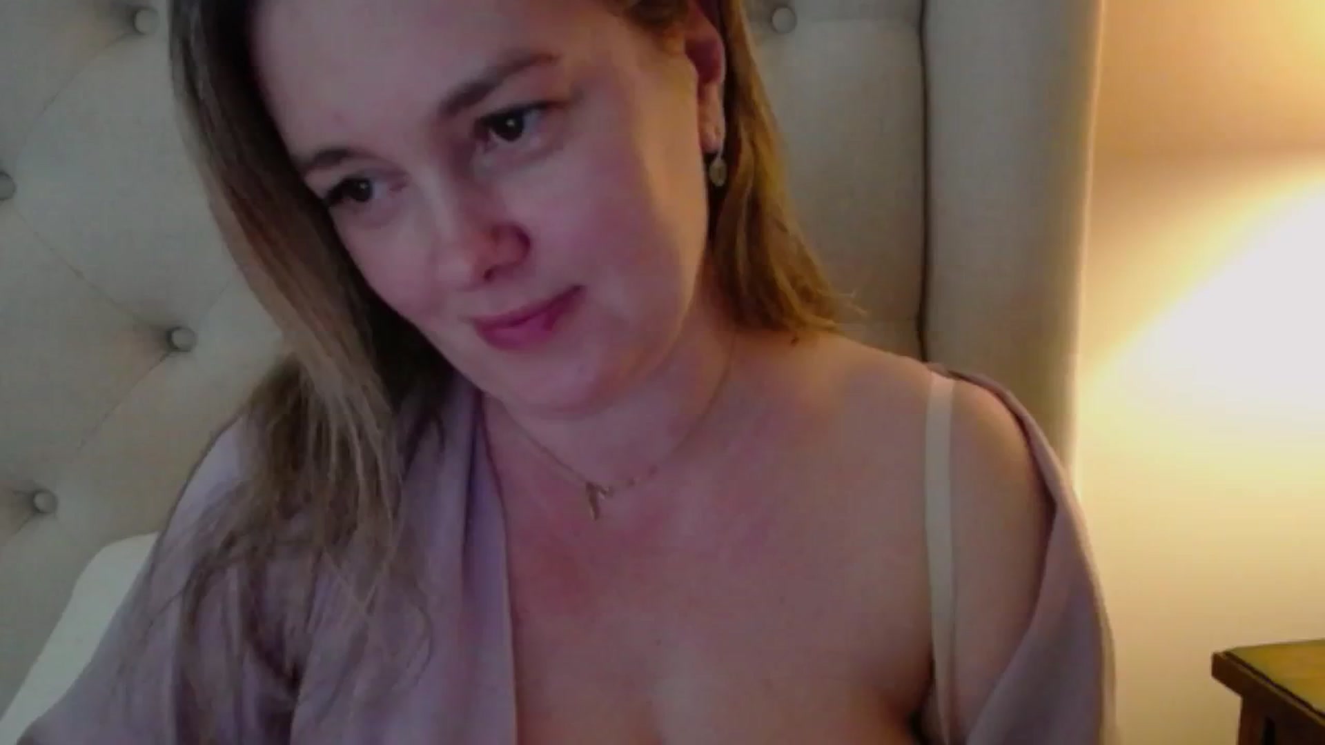 Gallery image thumbnail from J0llye's myfreecams stream on, 05/10/2024, 16:32 image 12 of 20