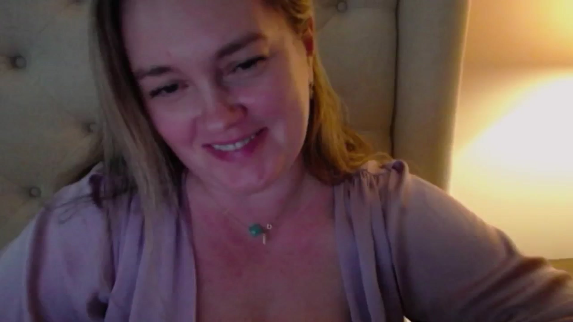 Gallery image thumbnail from J0llye's myfreecams stream on, 05/10/2024, 18:50 image 19 of 20