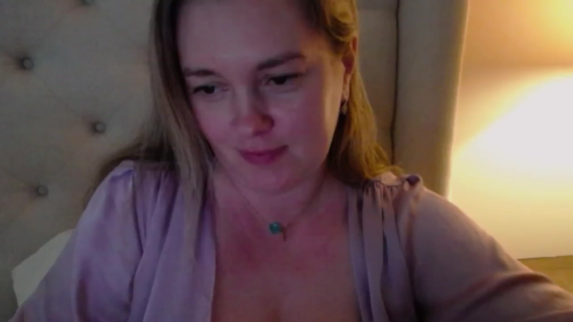 Gallery image thumbnail from J0llye's myfreecams stream on, 05/10/2024, 18:50 image 16 of 20