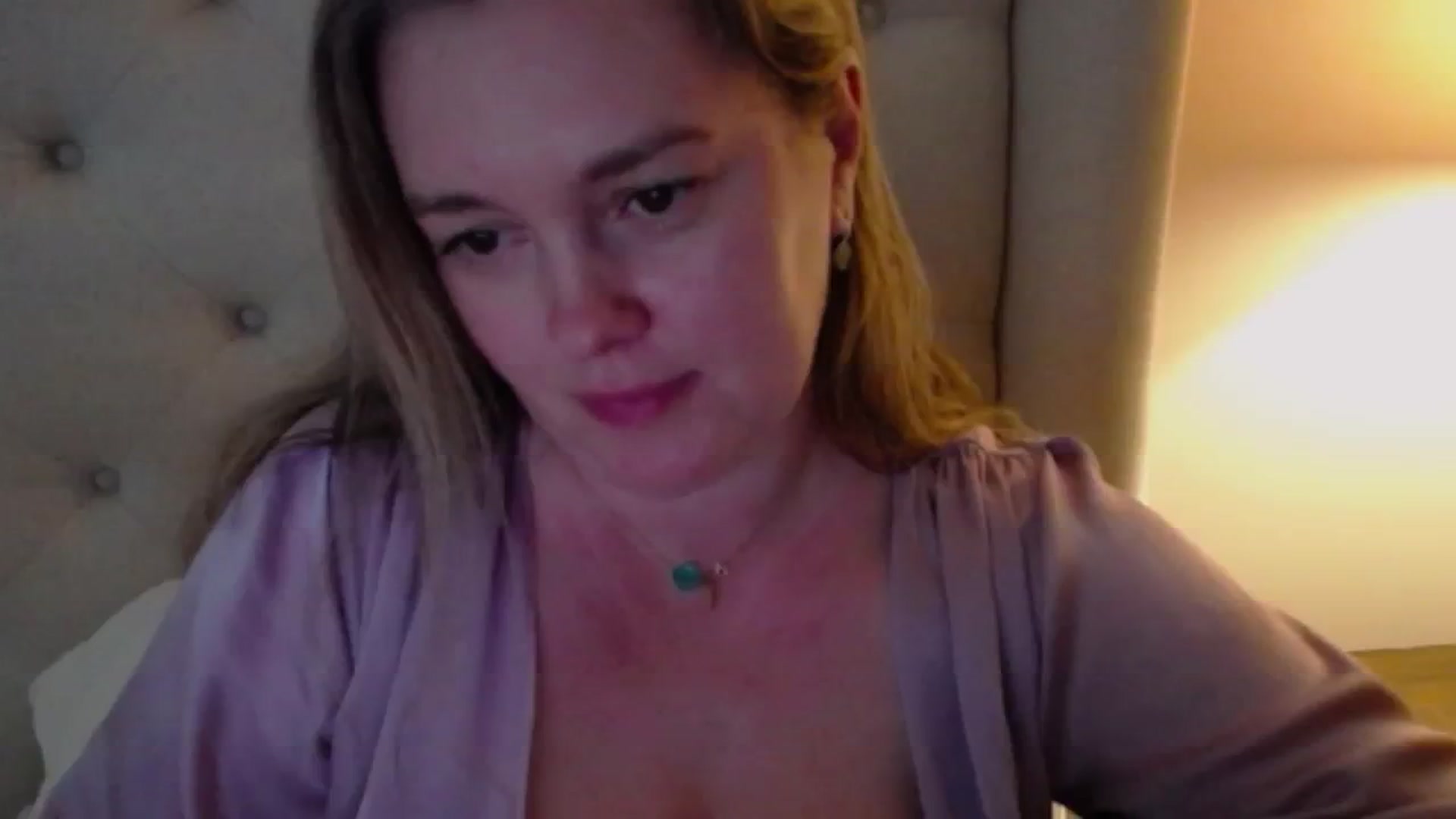 Gallery image thumbnail from J0llye's myfreecams stream on, 05/10/2024, 18:50 image 18 of 20