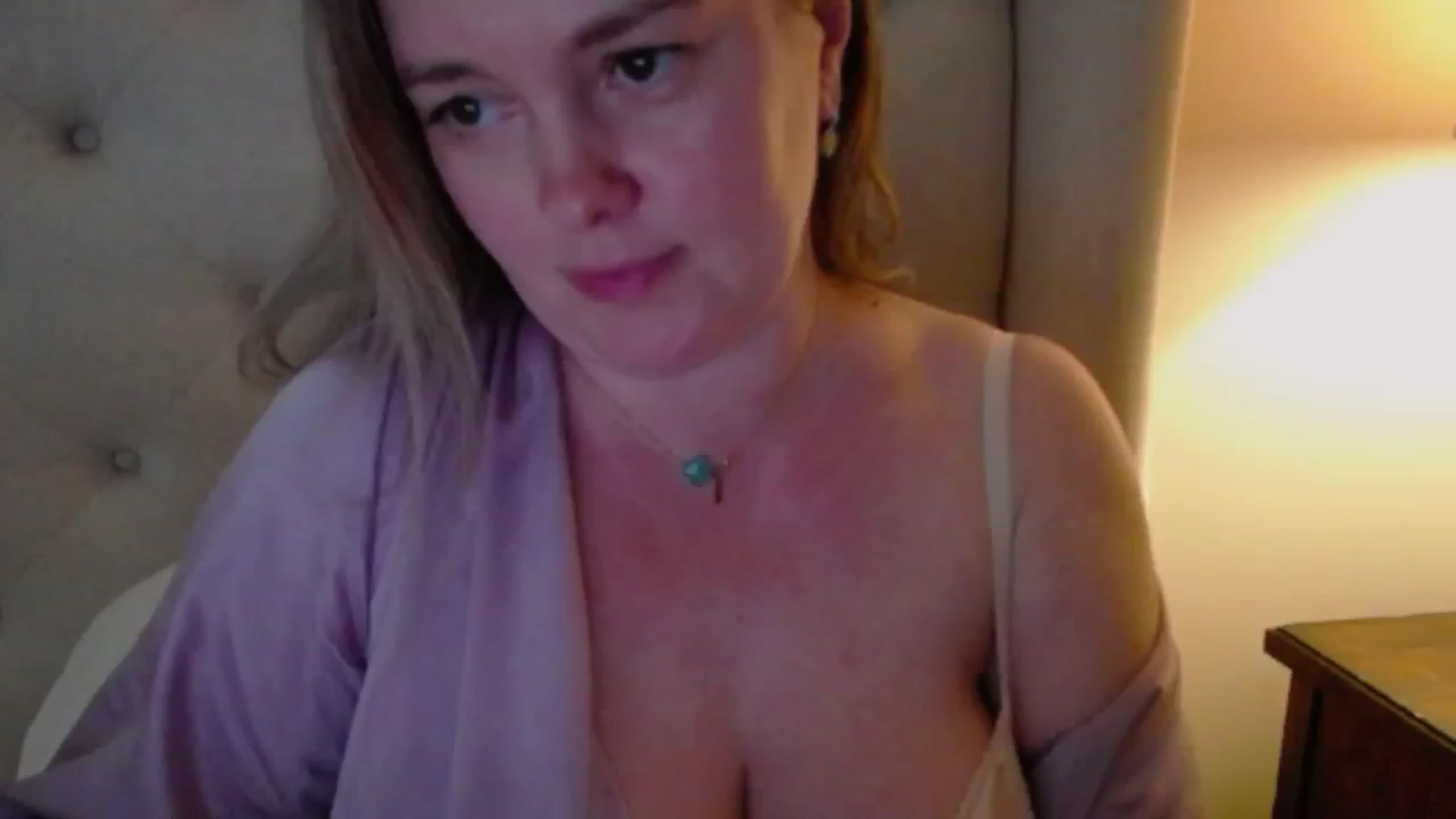 Gallery image thumbnail from J0llye's myfreecams stream on, 05/10/2024, 19:16 image 2 of 20