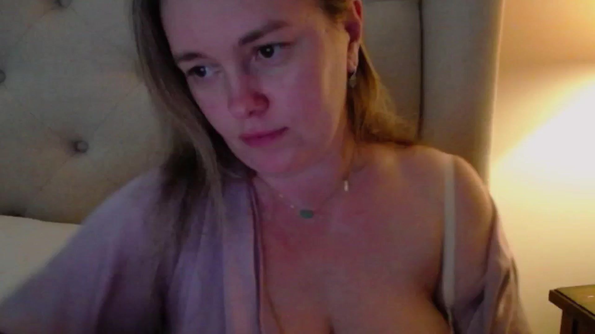 Gallery image thumbnail from J0llye's myfreecams stream on, 05/12/2024, 21:01 image 17 of 20