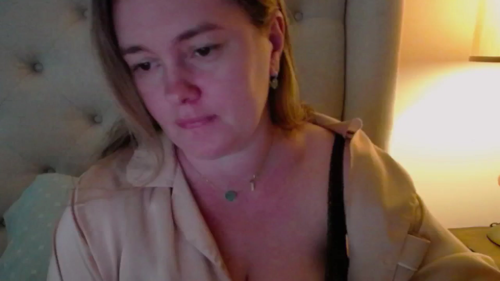 Gallery image thumbnail from J0llye's myfreecams stream on, 05/14/2024, 16:12 image 13 of 20