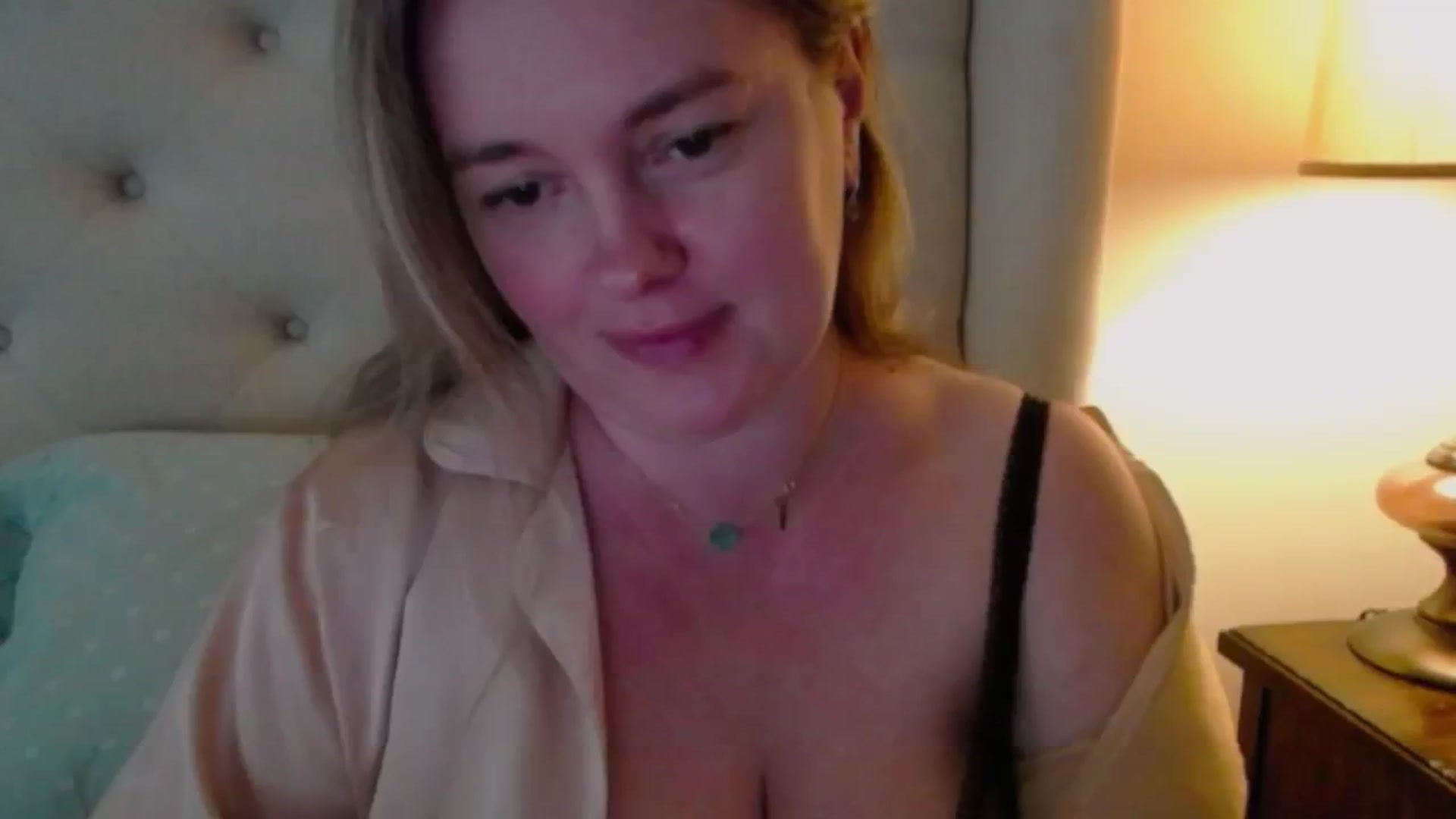 Gallery image thumbnail from J0llye's myfreecams stream on, 05/14/2024, 16:40 image 7 of 20