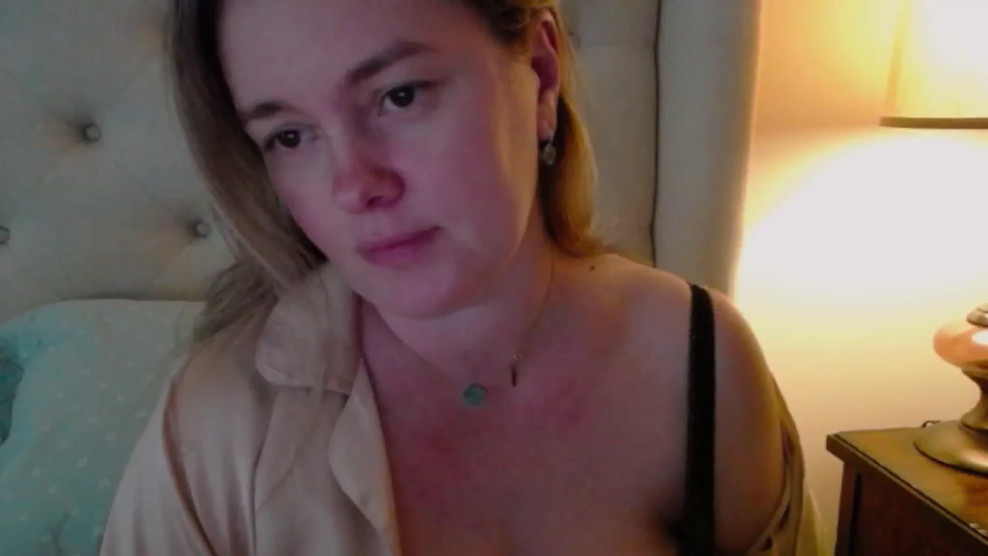 Gallery image thumbnail from J0llye's myfreecams stream on, 05/14/2024, 16:40 image 4 of 20