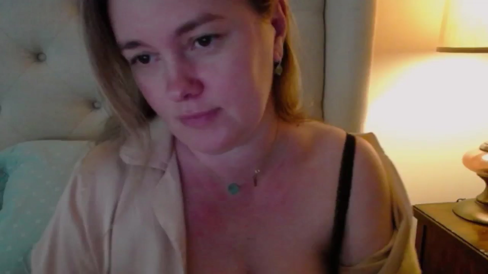 Gallery image thumbnail from J0llye's myfreecams stream on, 05/14/2024, 16:40 image 3 of 20