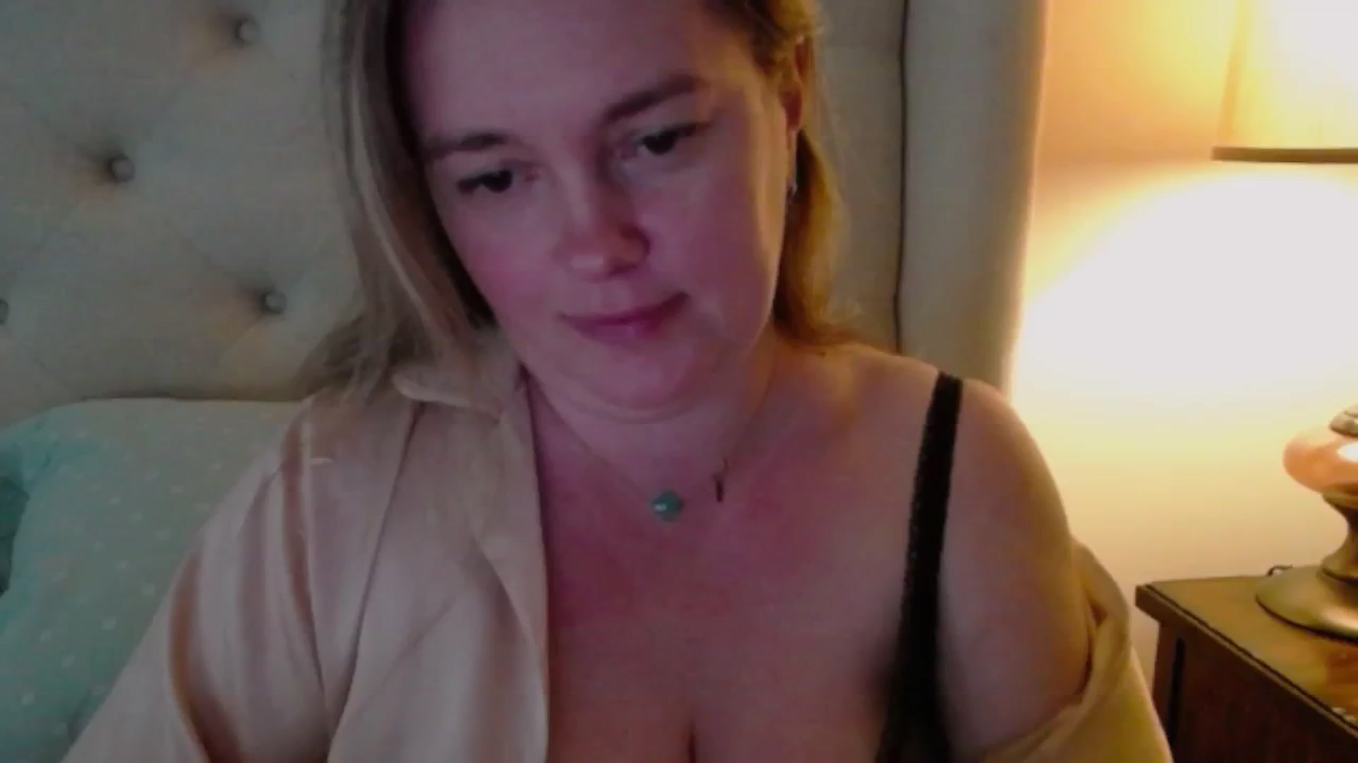 Gallery image thumbnail from J0llye's myfreecams stream on, 05/14/2024, 16:40 image 13 of 20