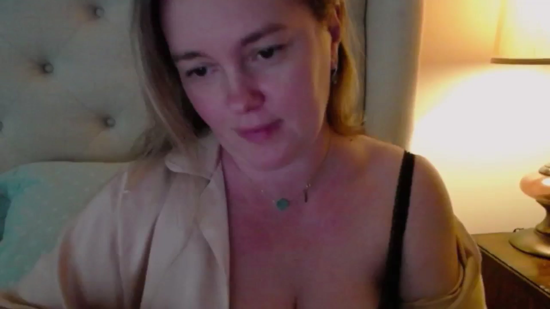 Gallery image thumbnail from J0llye's myfreecams stream on, 05/14/2024, 16:40 image 9 of 20