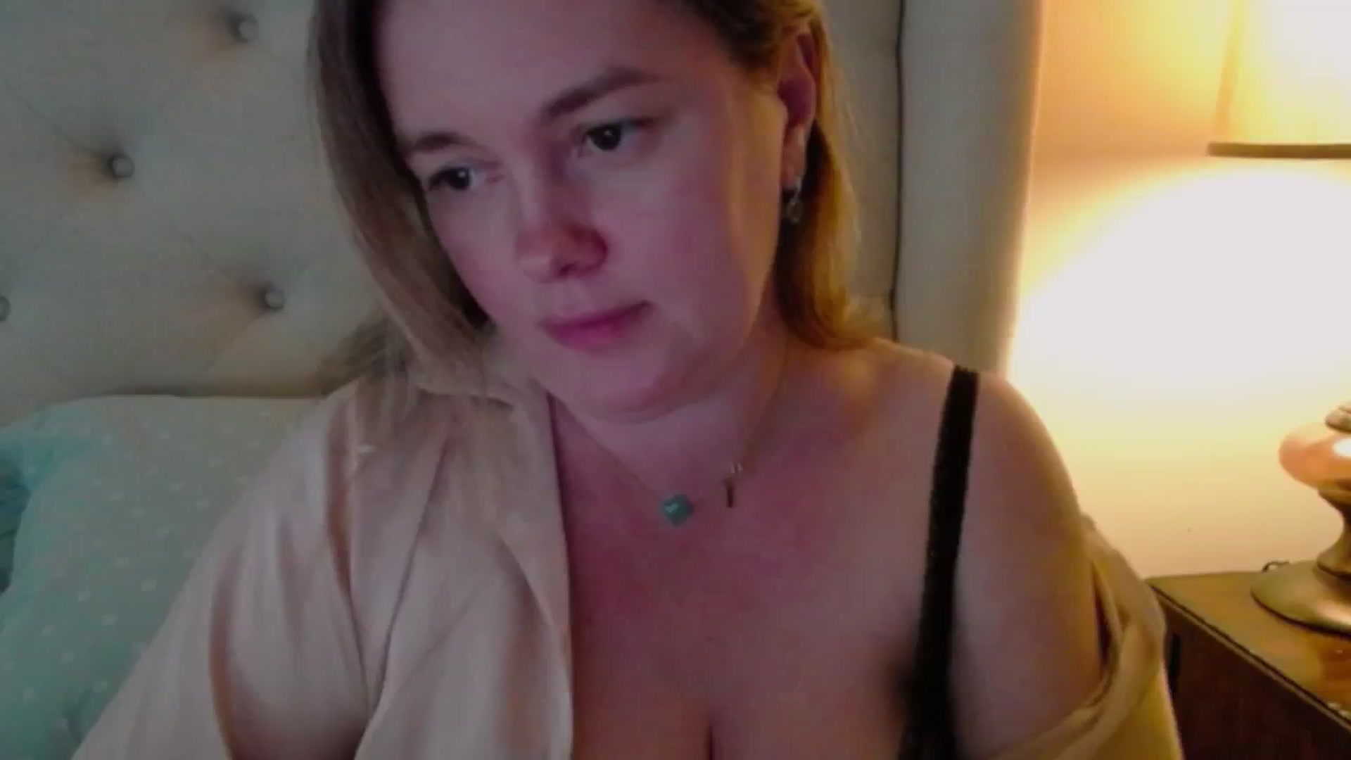 Gallery image thumbnail from J0llye's myfreecams stream on, 05/14/2024, 16:40 image 15 of 20