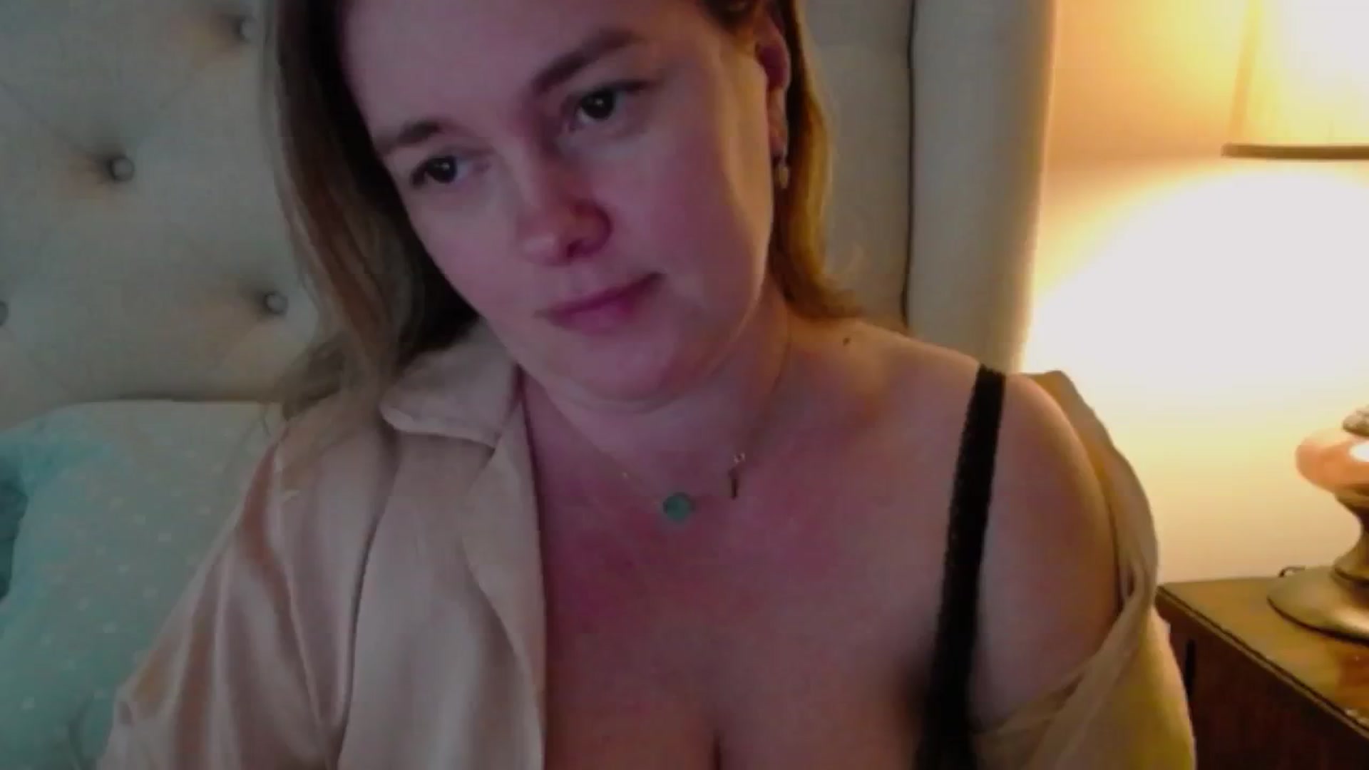 Gallery image thumbnail from J0llye's myfreecams stream on, 05/14/2024, 16:40 image 2 of 20