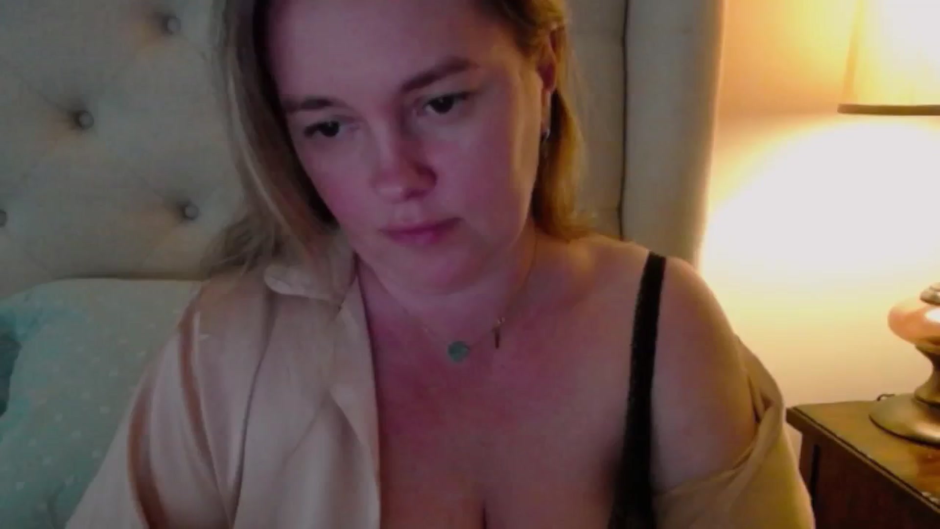 Gallery image thumbnail from J0llye's myfreecams stream on, 05/14/2024, 16:40 image 10 of 20