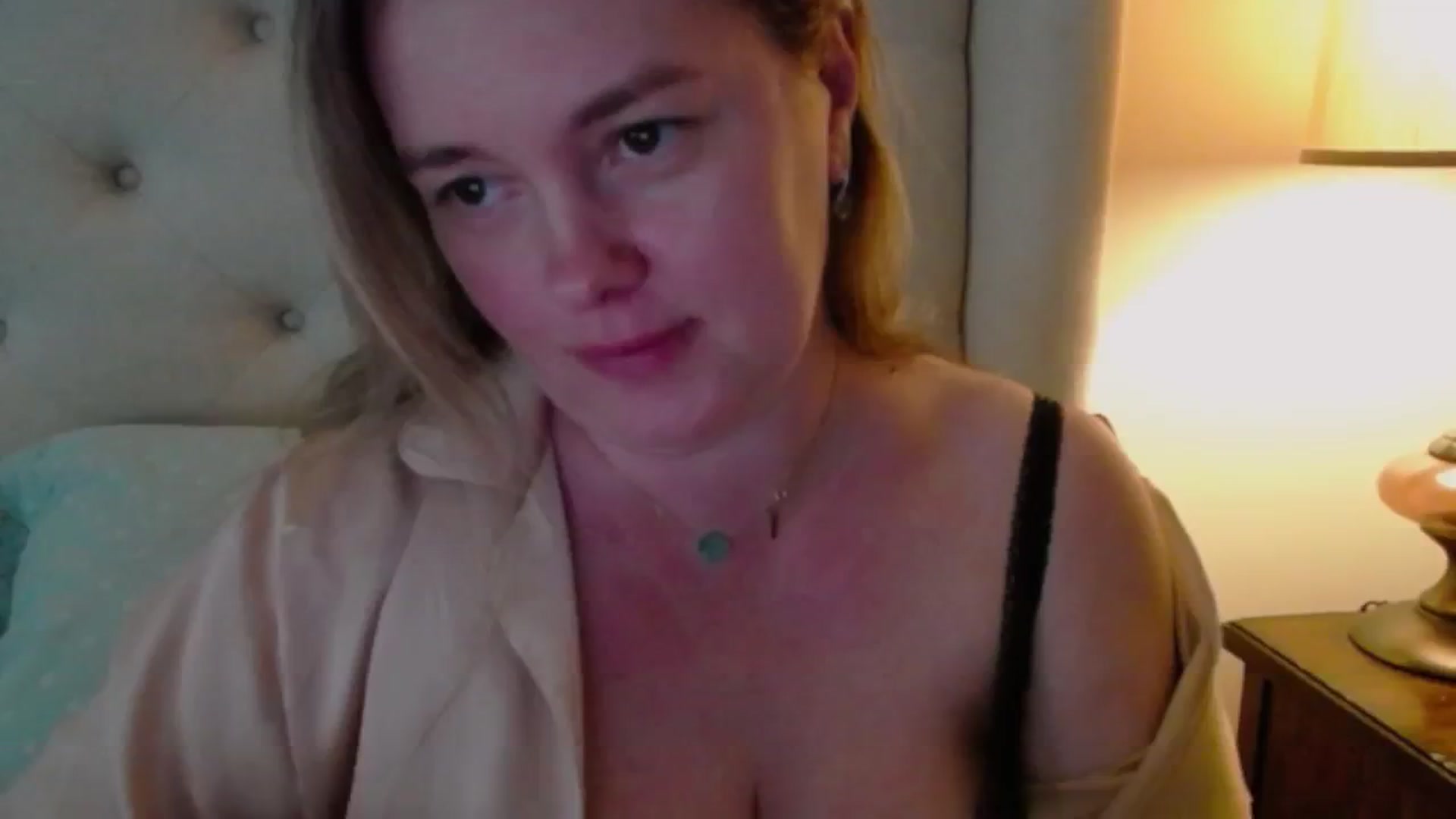 Gallery image thumbnail from J0llye's myfreecams stream on, 05/14/2024, 16:40 image 6 of 20