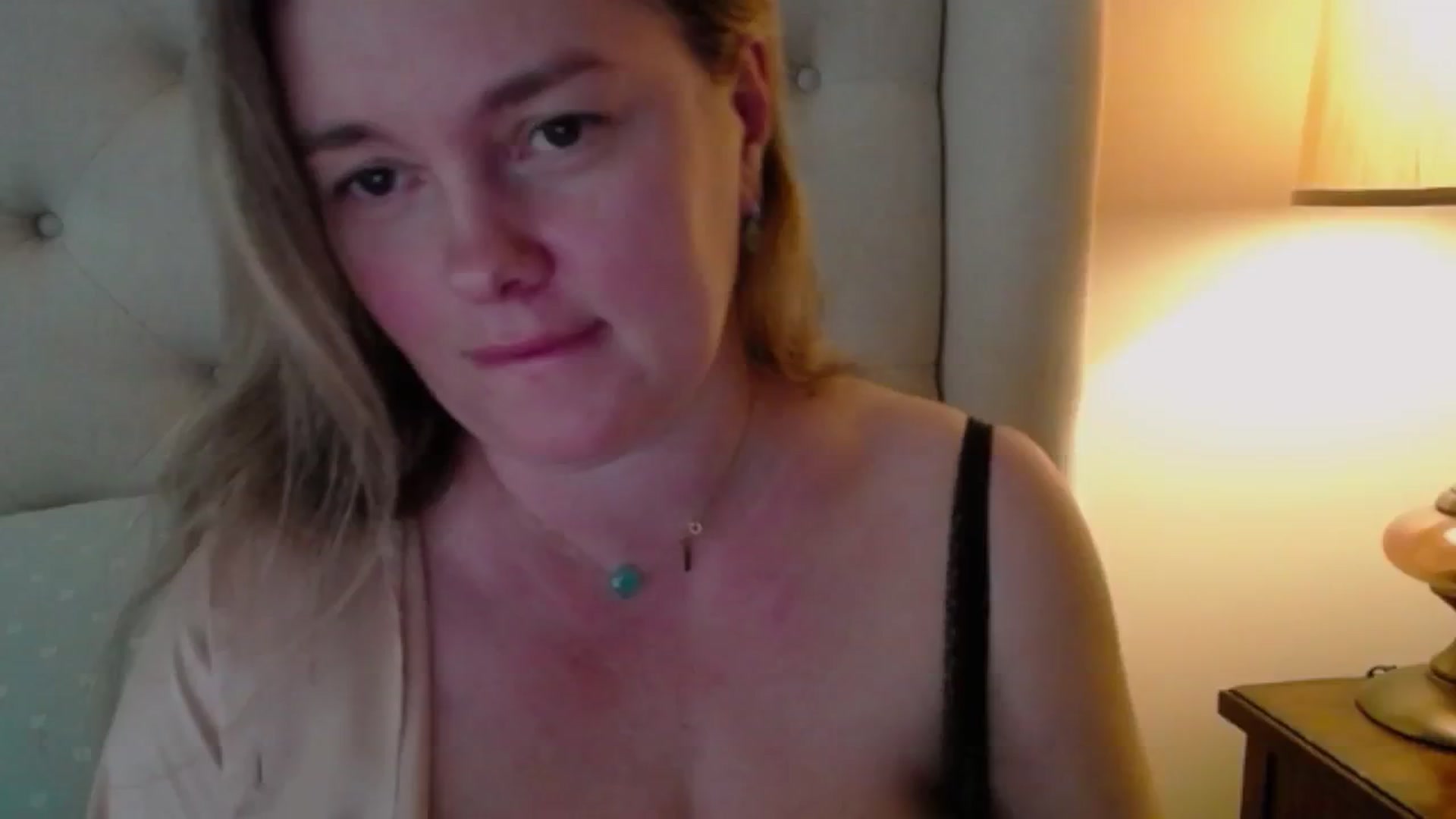 Gallery image thumbnail from J0llye's myfreecams stream on, 05/14/2024, 19:51 image 16 of 20